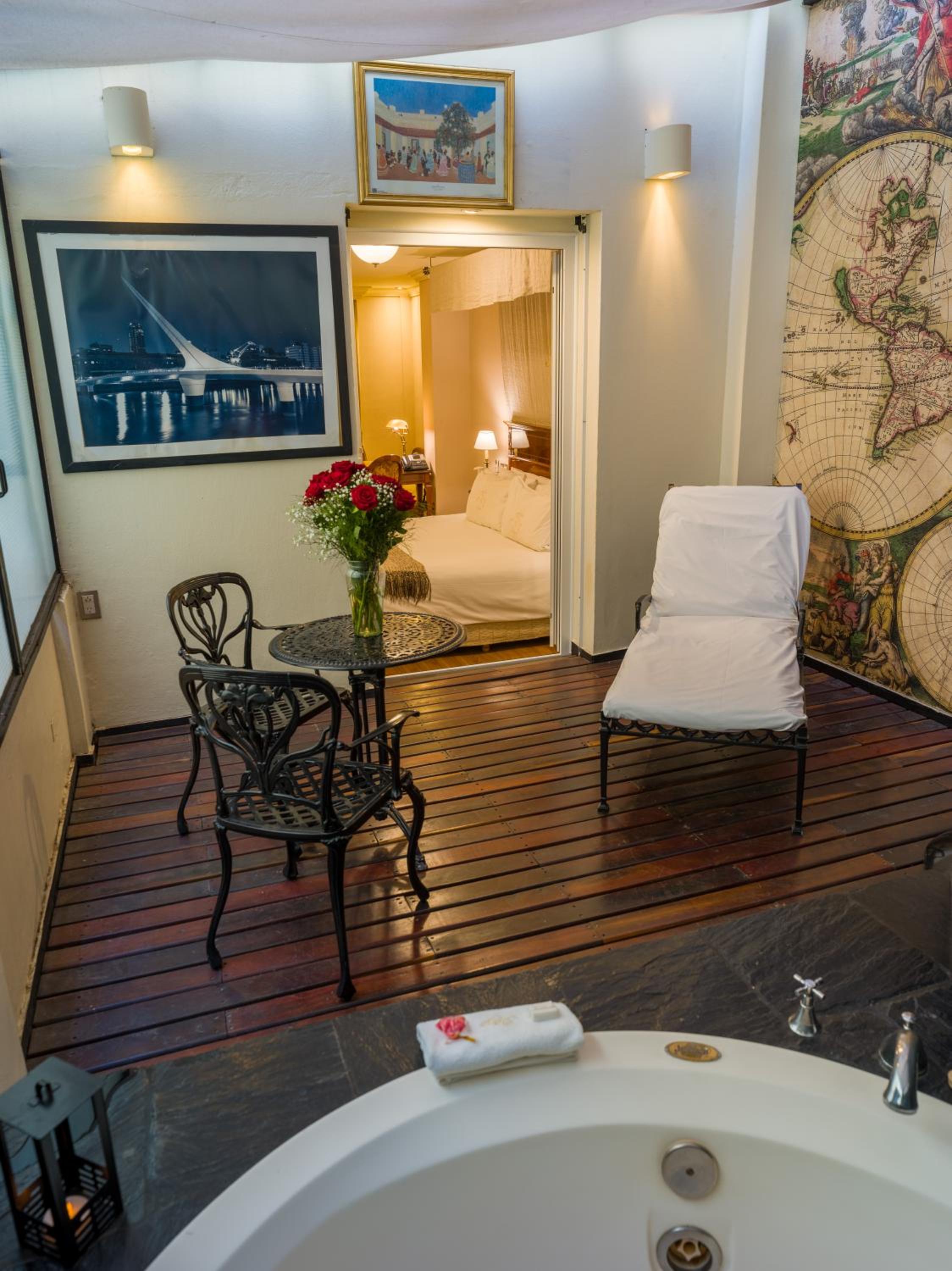 Deluxe Room King Bed