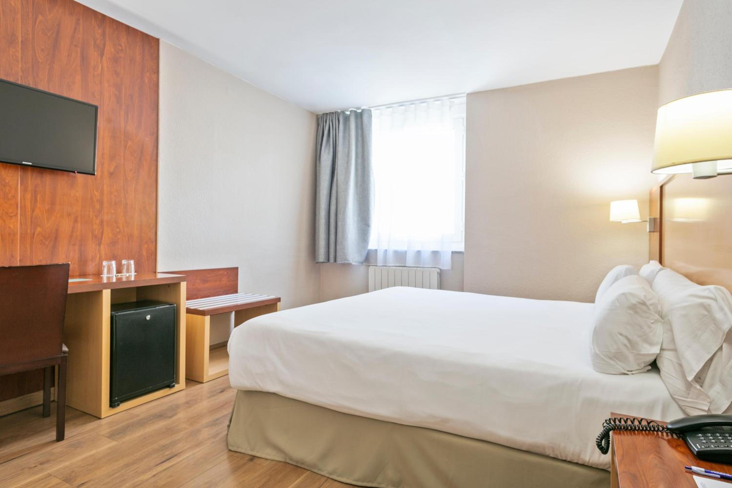 Exterior Double Room (1 or 2 Adults)