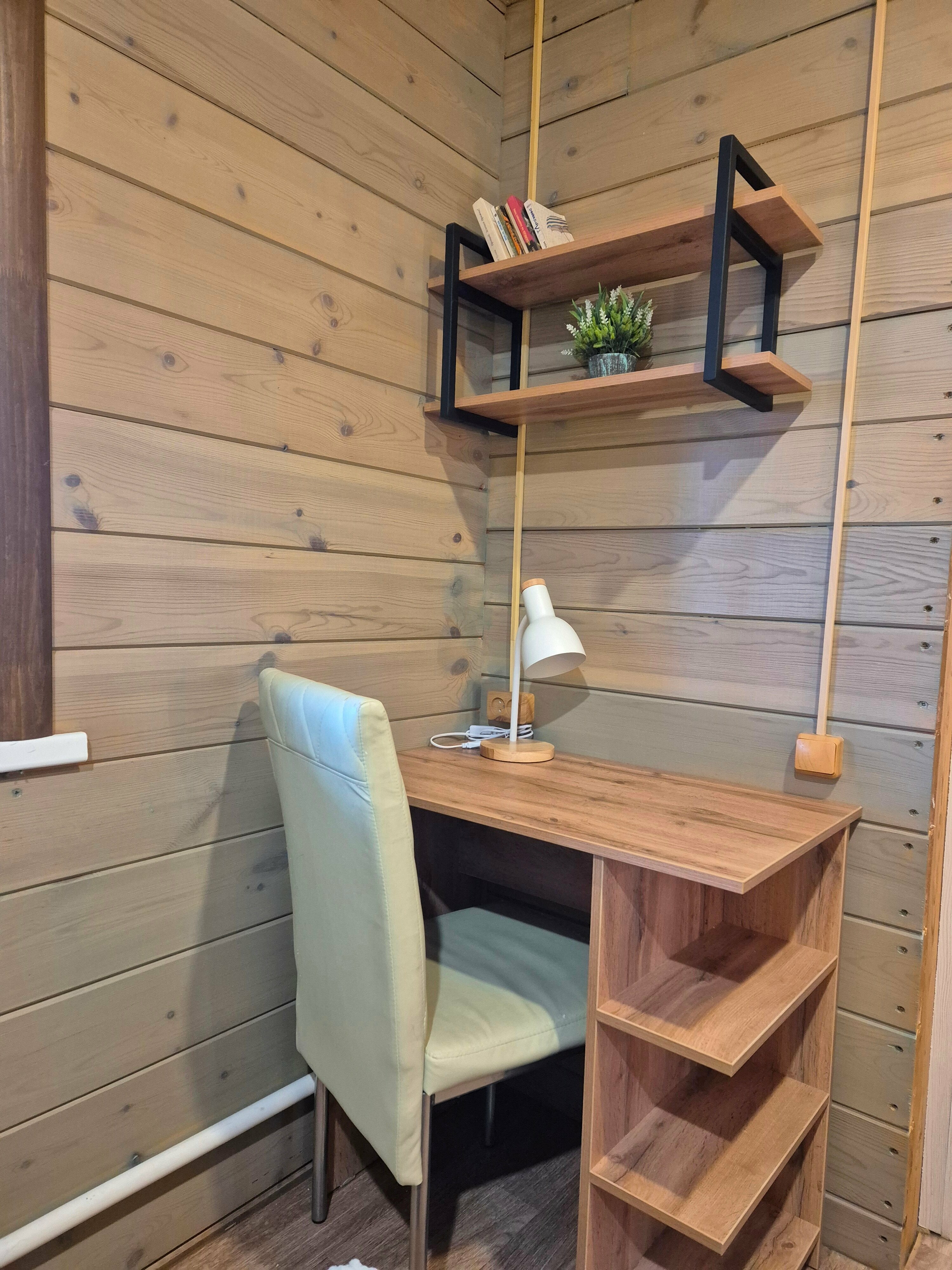 Полулюкс №1 с двумя комнатами и двумя двуспальными кроватями