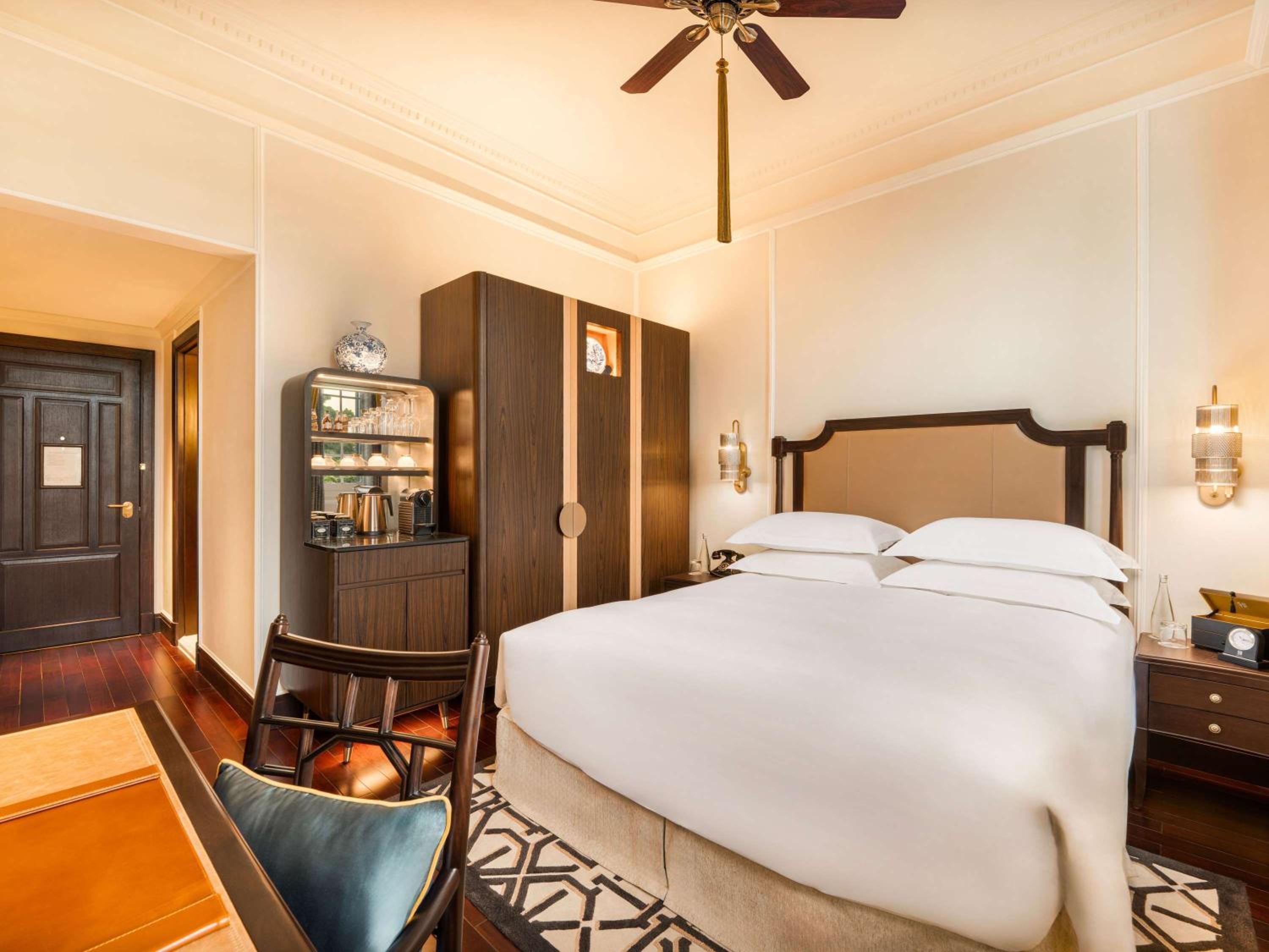 Heritage Wing Luxury Room with One Queen Bed