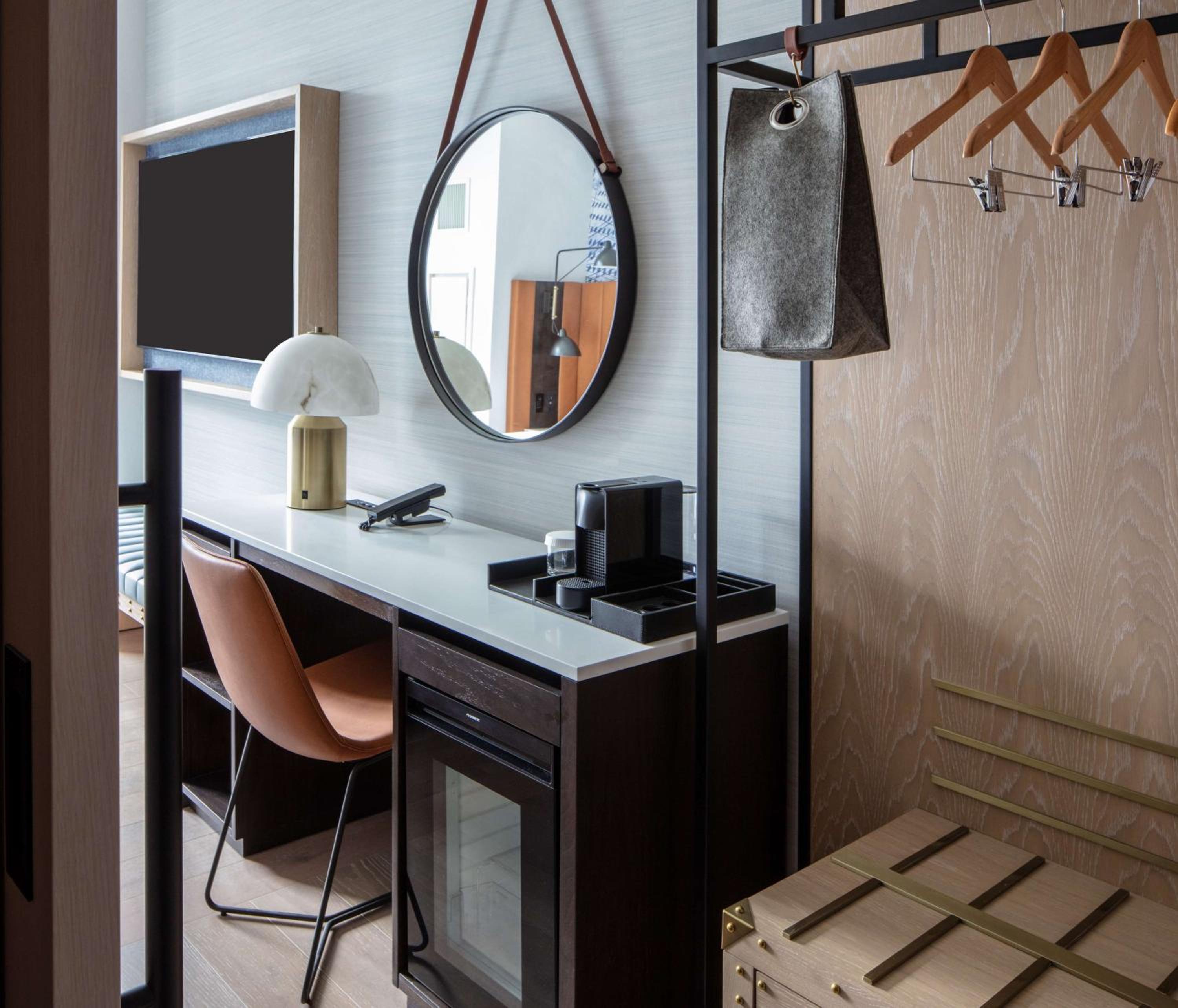 Deluxe Queen Room with Two Queen Beds and Skyline View - Hearing Accessible