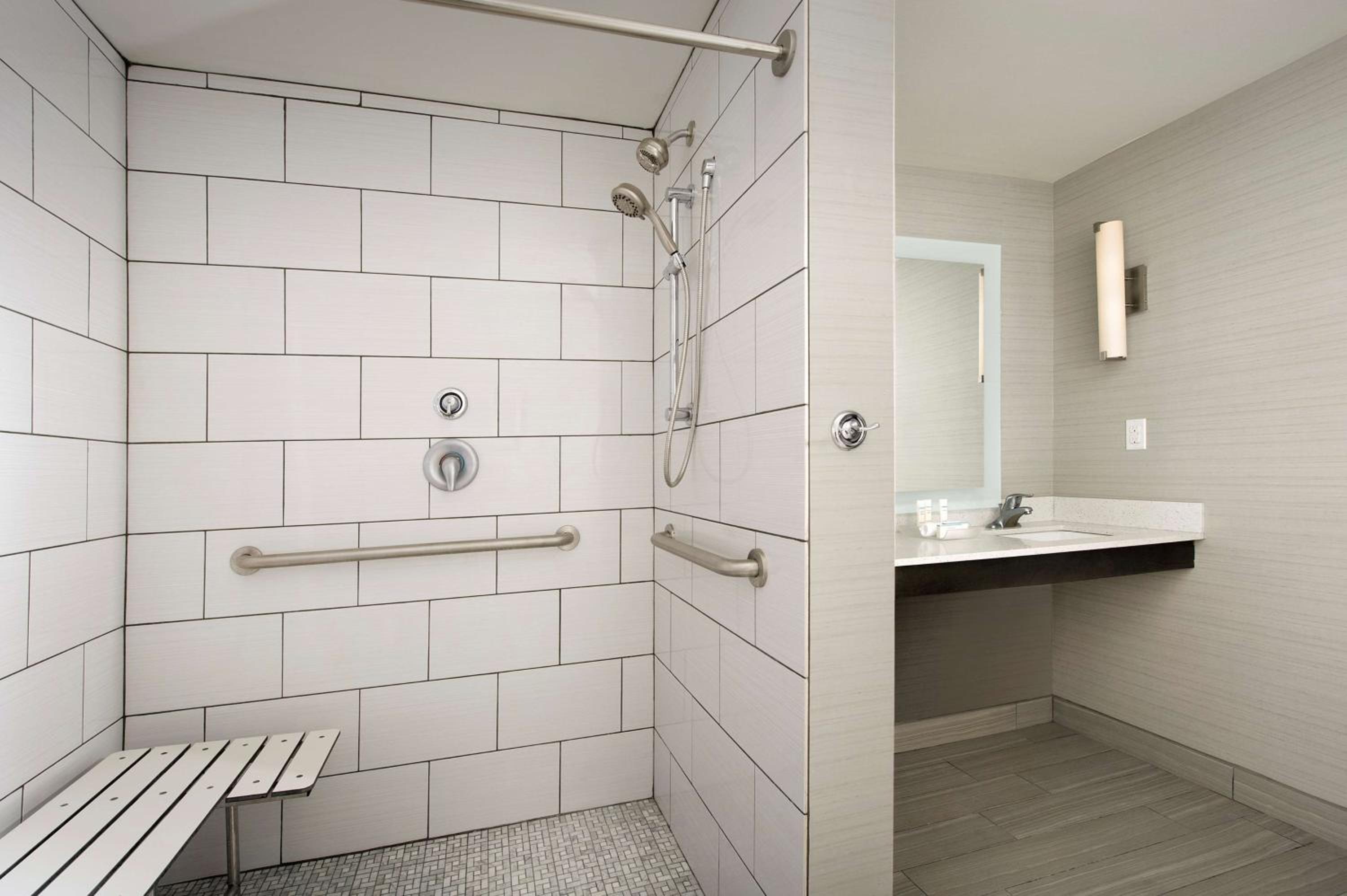 King Studio Suite - Mobility Access/Non-Smoking