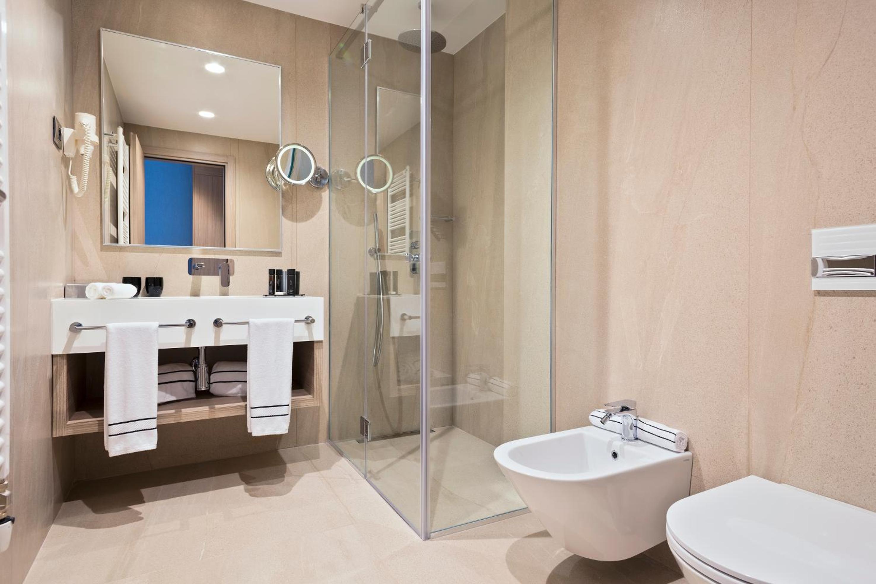 Deluxe Room with Front Ocean view (2 Adults + 2 Children)