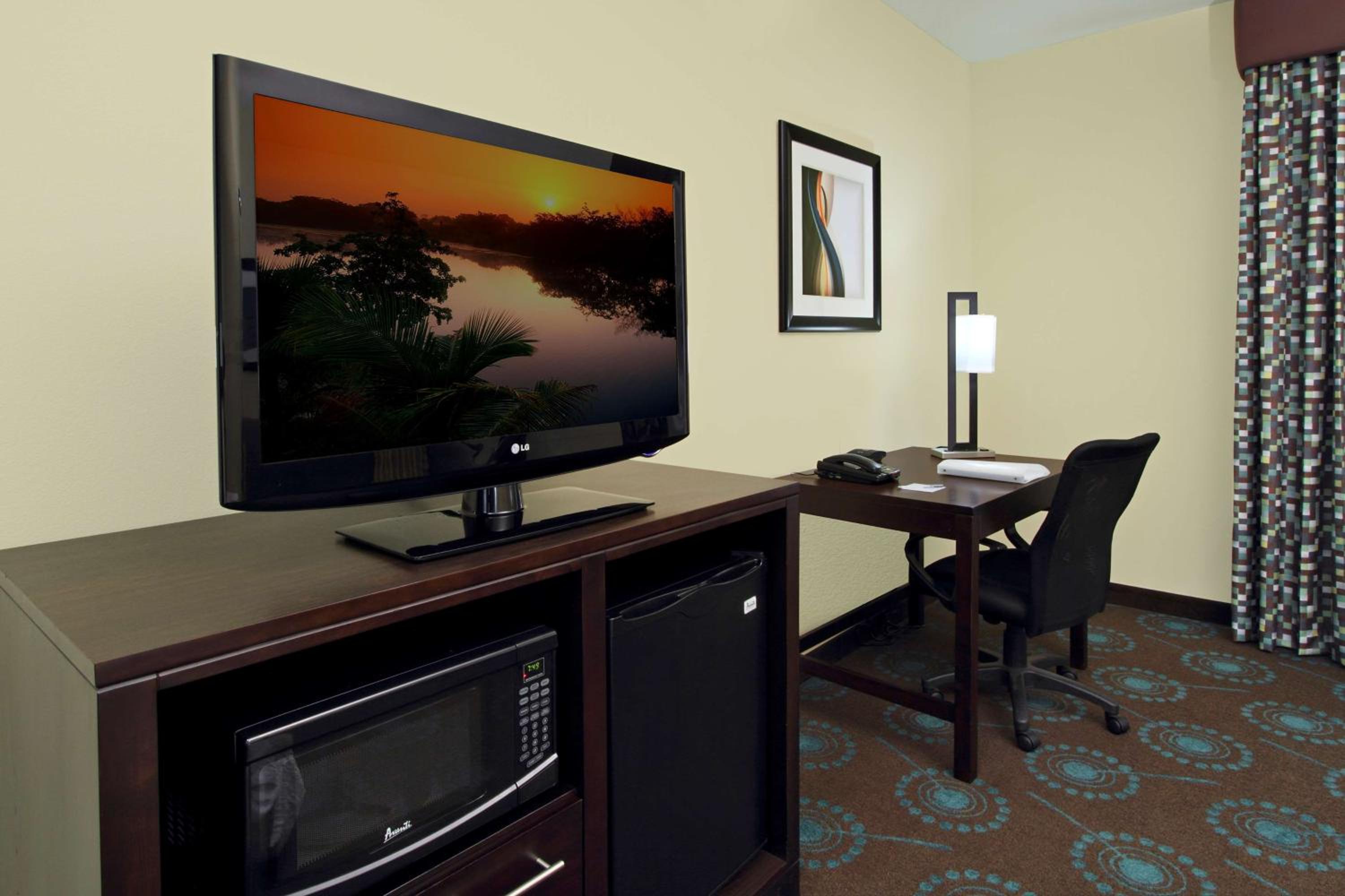 King Room with Accessible Tub - Mobility and Hearing Access/Non-Smoking