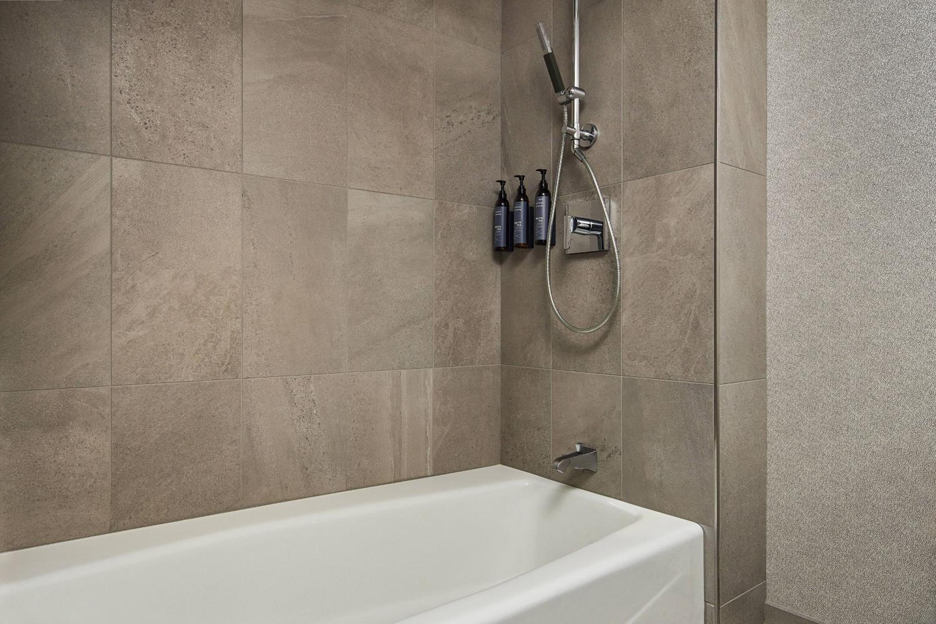 Deluxe, Larger Guest room, 2 Queen
