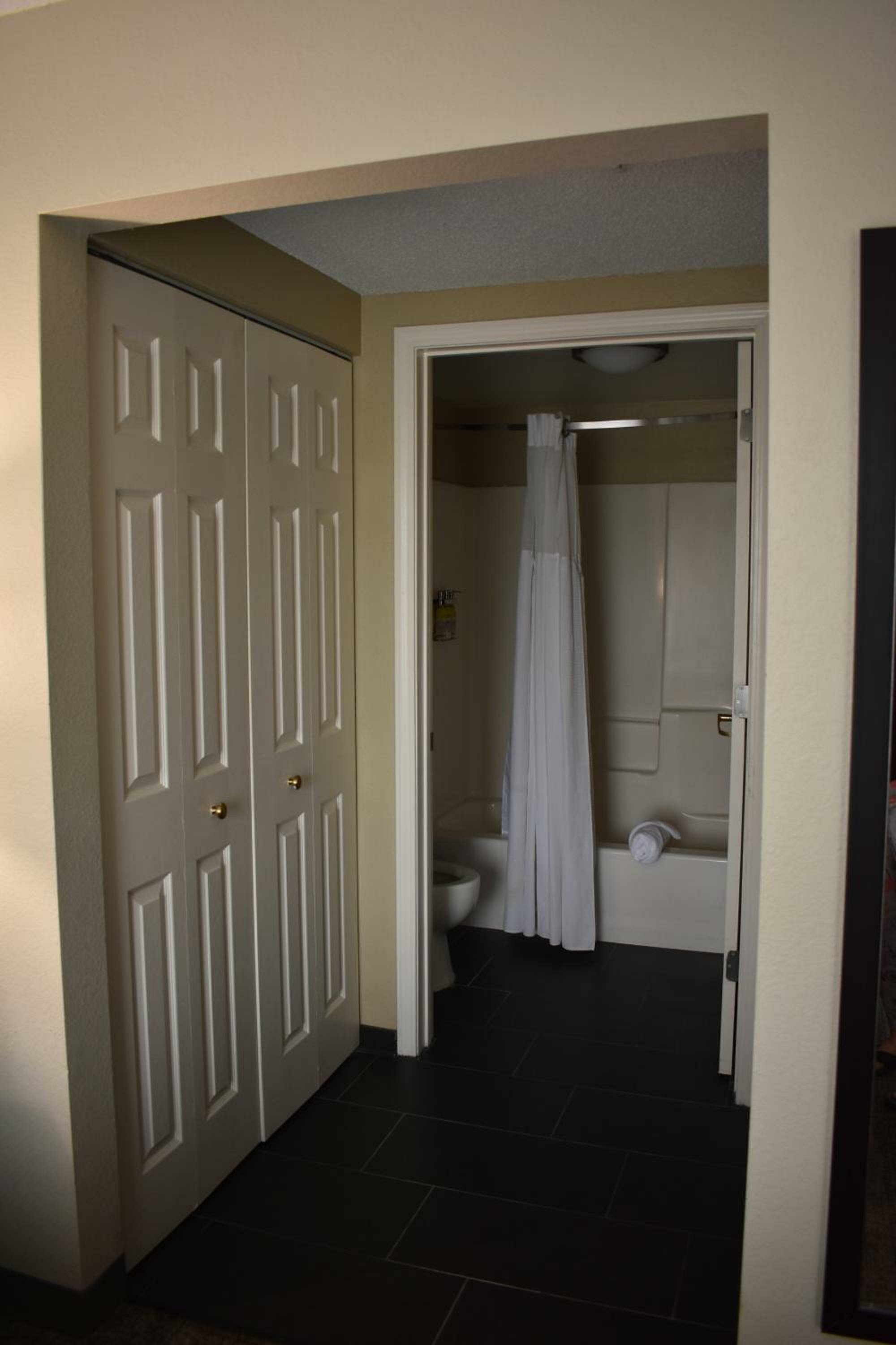 Studio Queen Suite