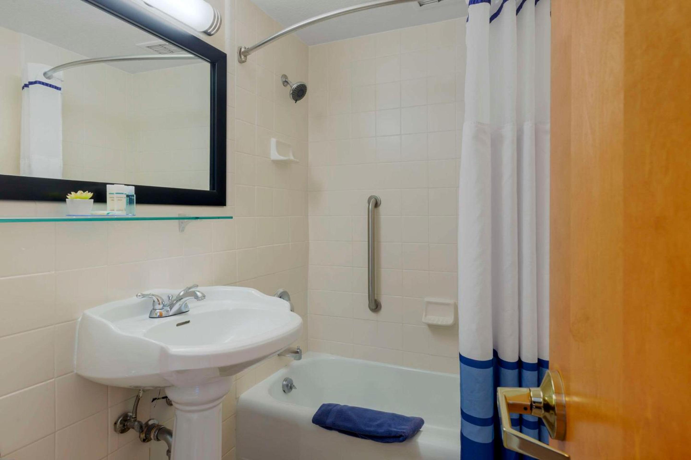 Double Room with Two Double Beds - Non-Smoking