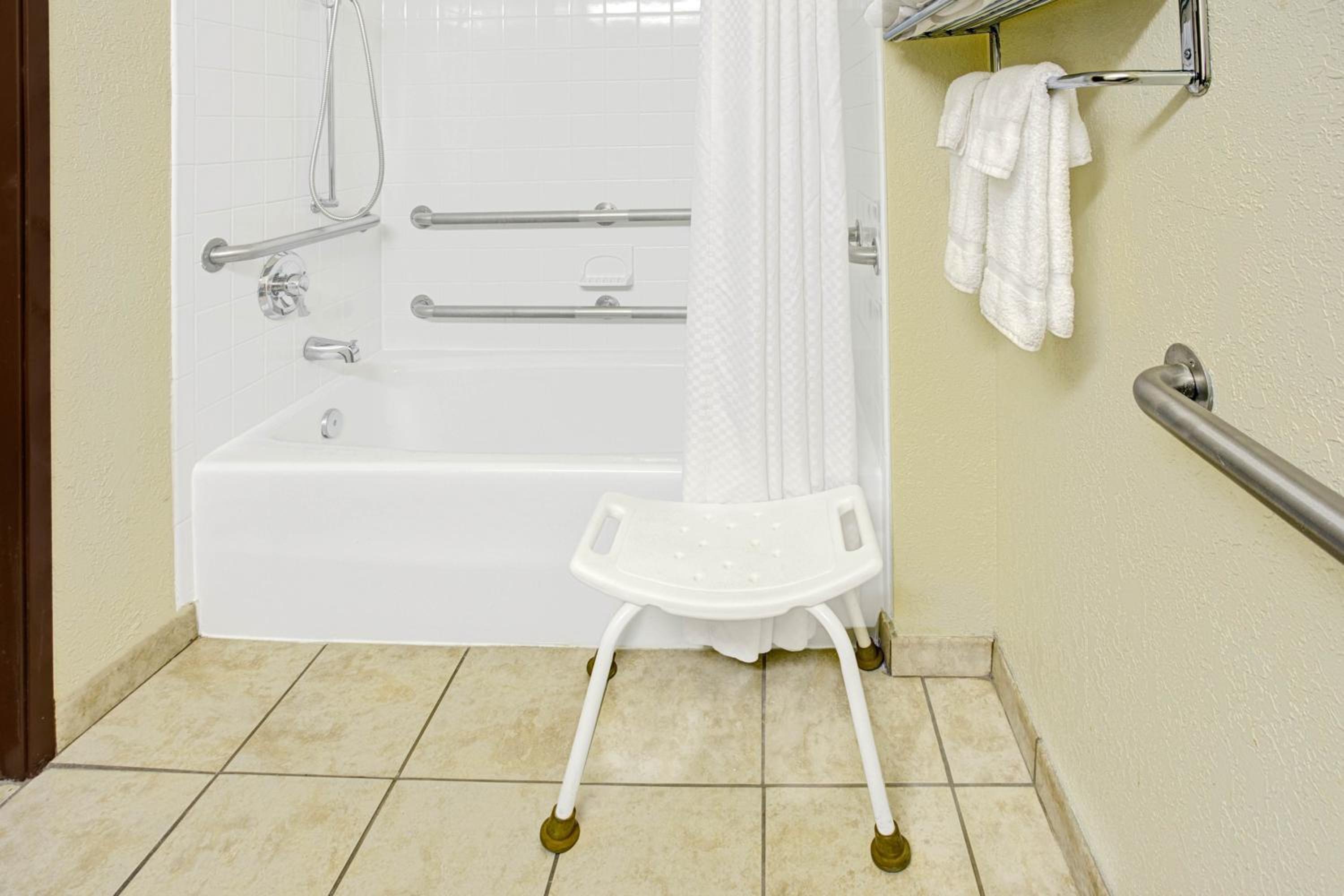 Queen Room - Mobility Access/Non-Smoking