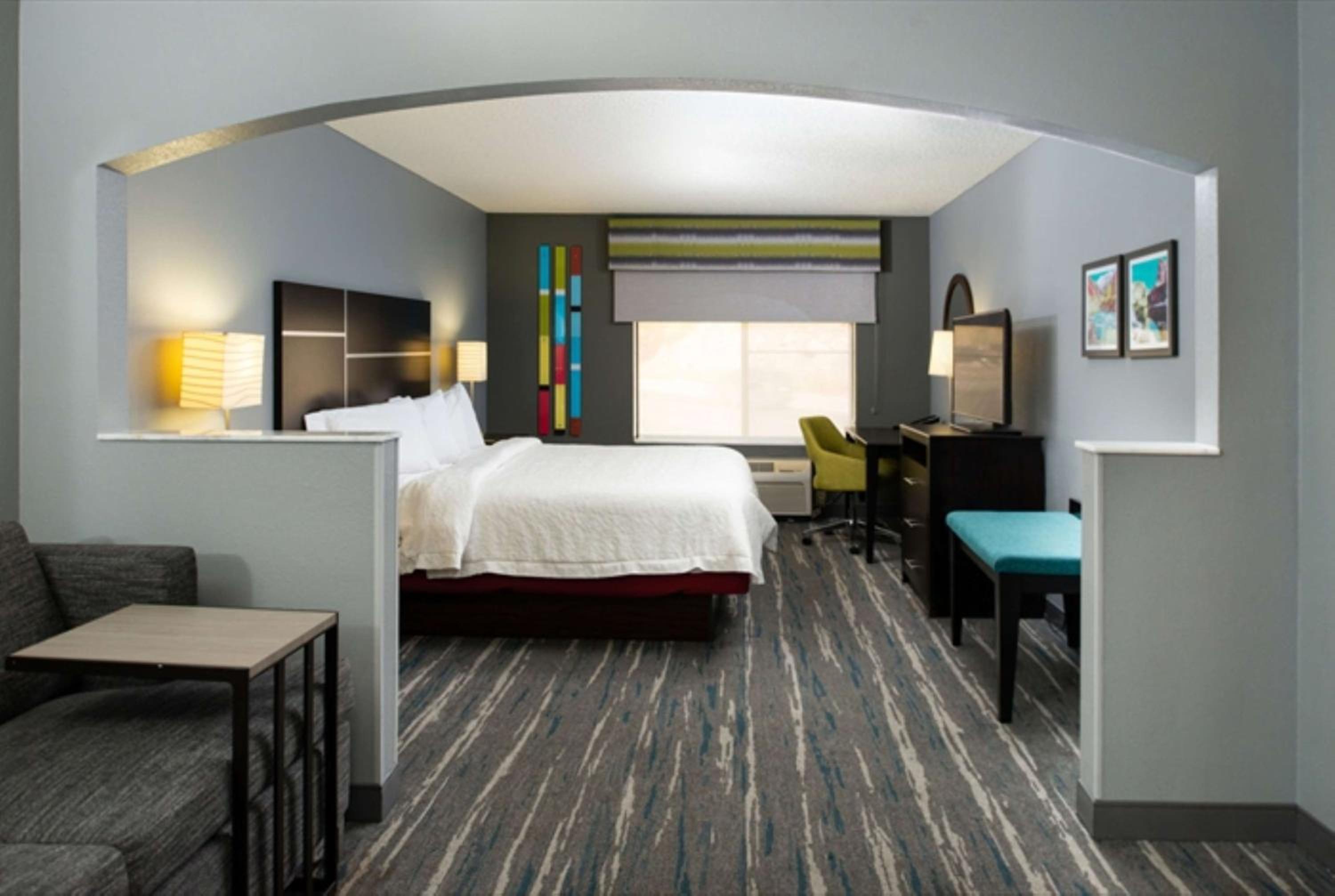 King Room with King Bed - Non-Smoking