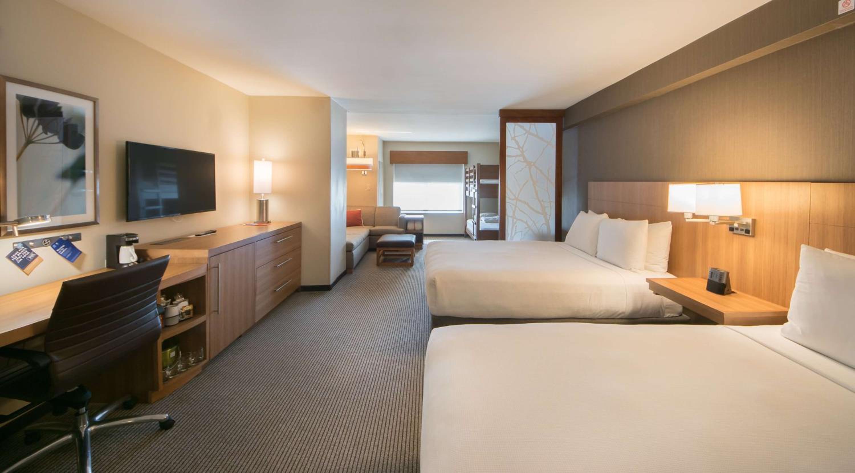 Family Room with Accessible Tub - Disability Access