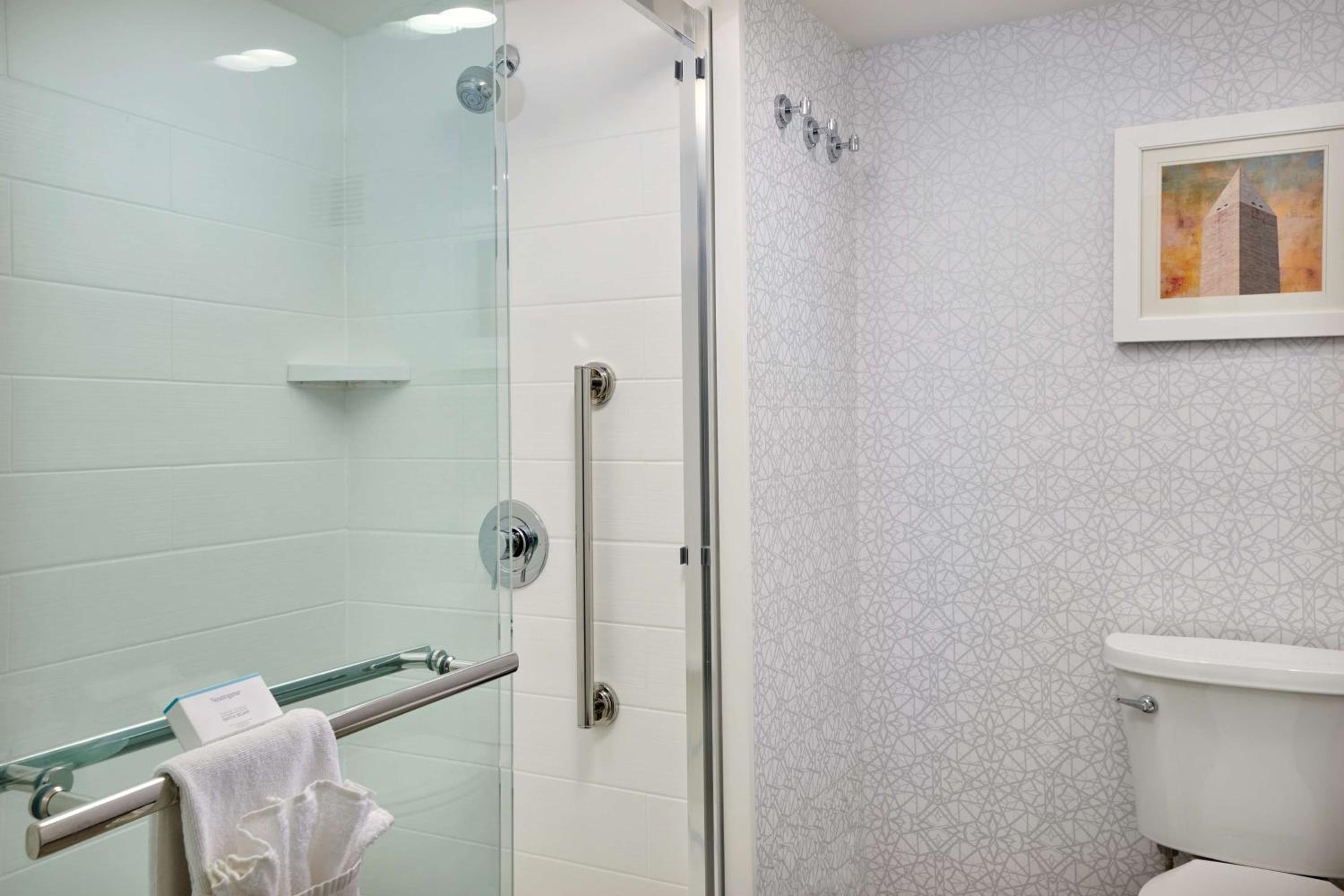 King Study with Sofa Bed - Non-Smoking 