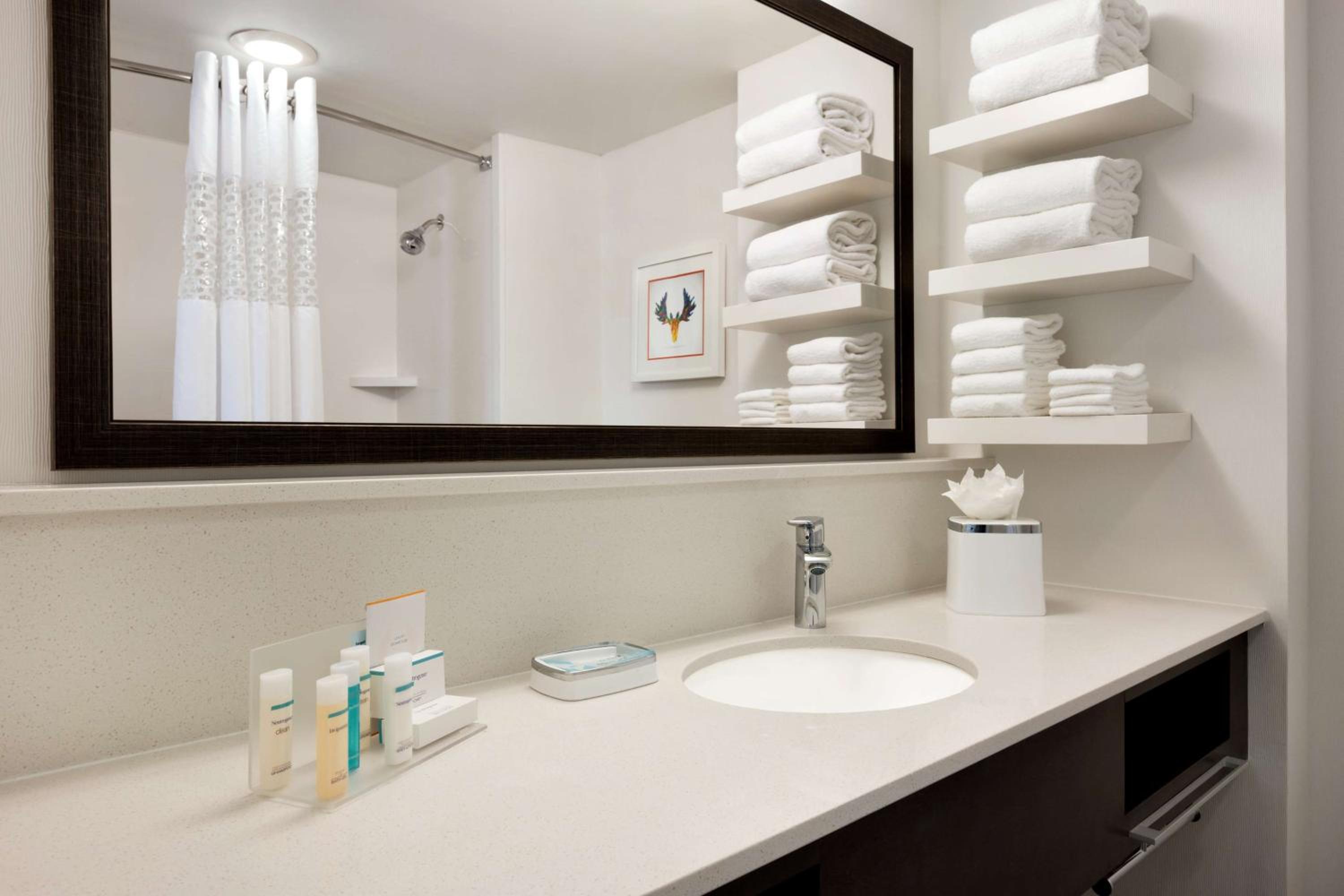 Deluxe King Room - Non-Smoking