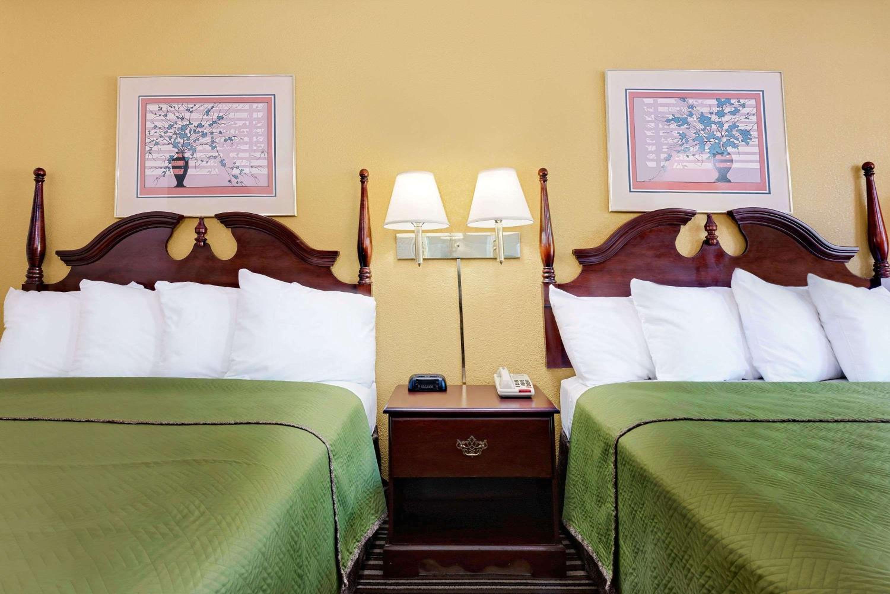 Double Room with Two Double Beds - Non-Smoking