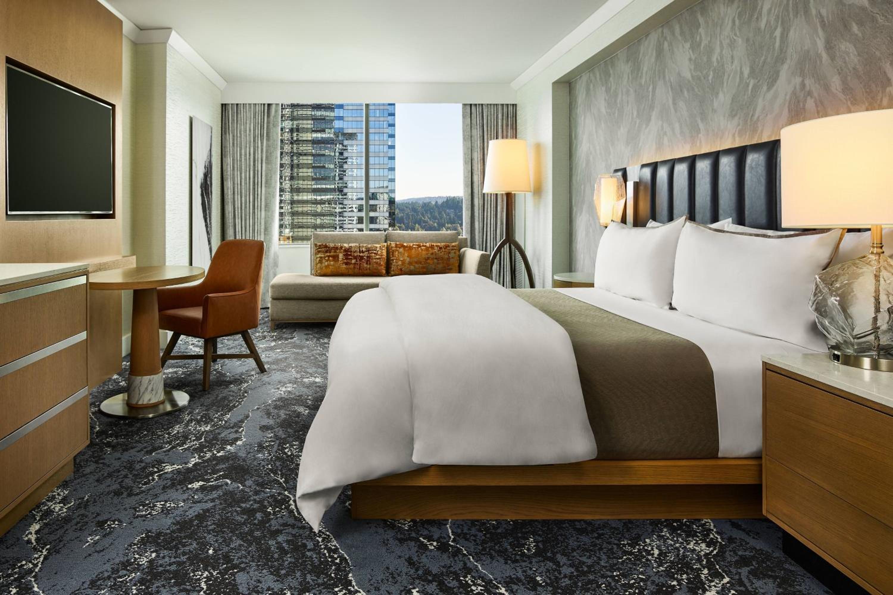 Deluxe View, Guest room, 1 King, City view