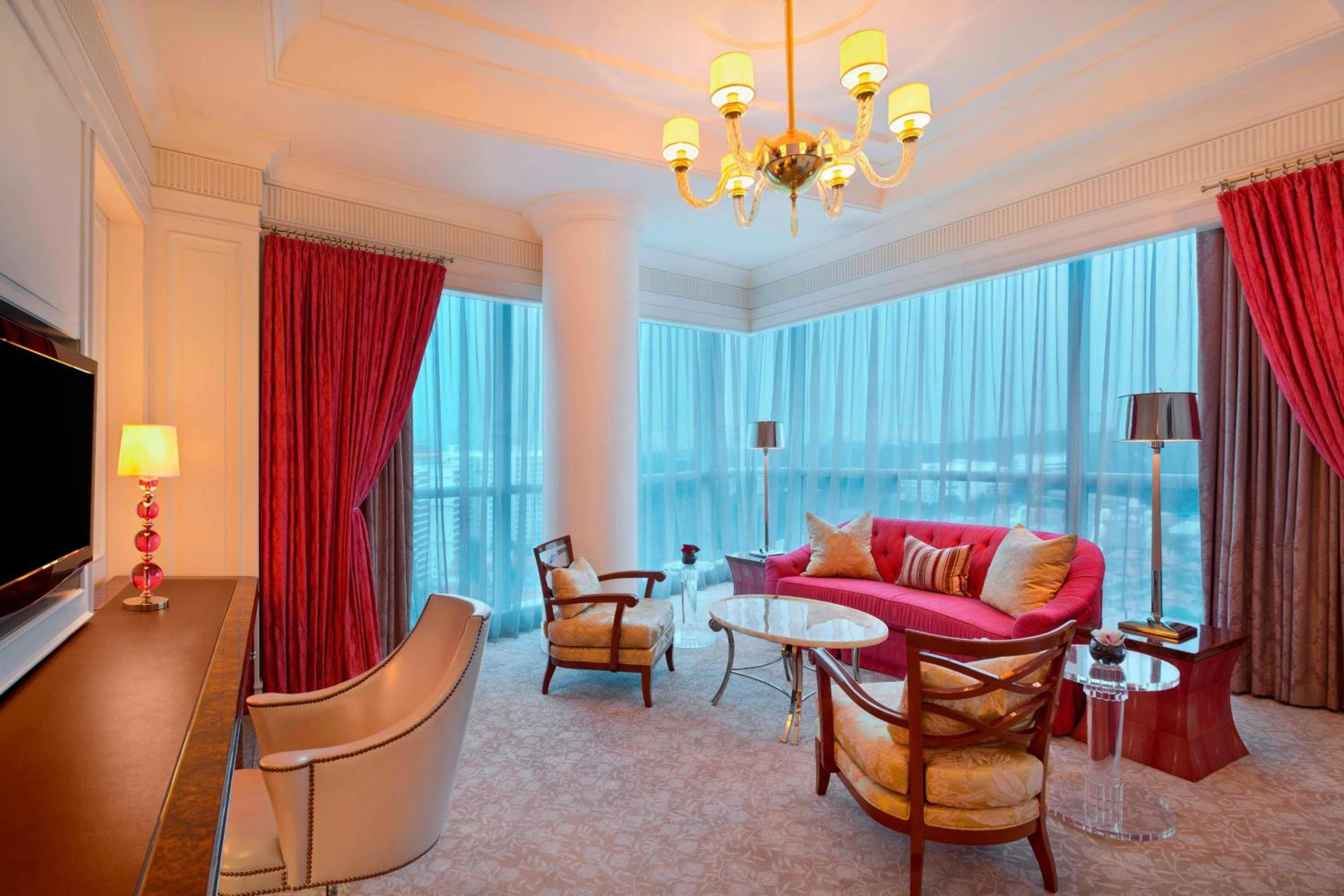 Caroline Astor, Suite, 1 King, Botanical Garden View