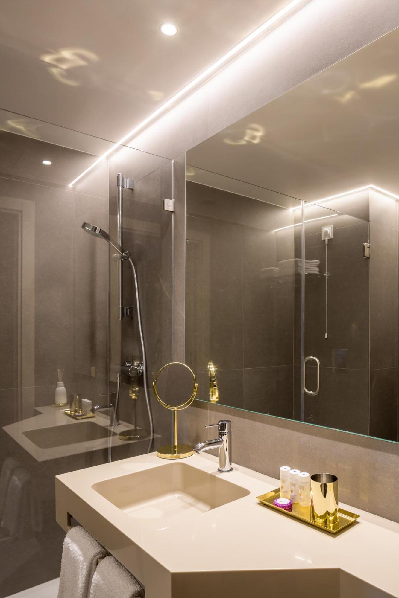 Deluxe Communicating Rooms 