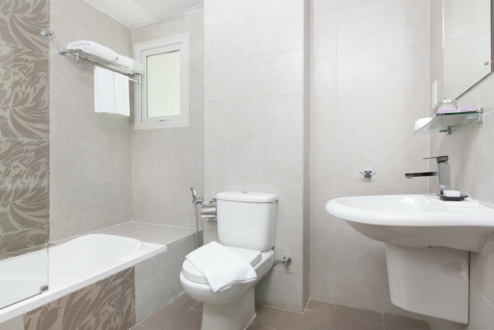 Standard Room, 1 King Bed, City View