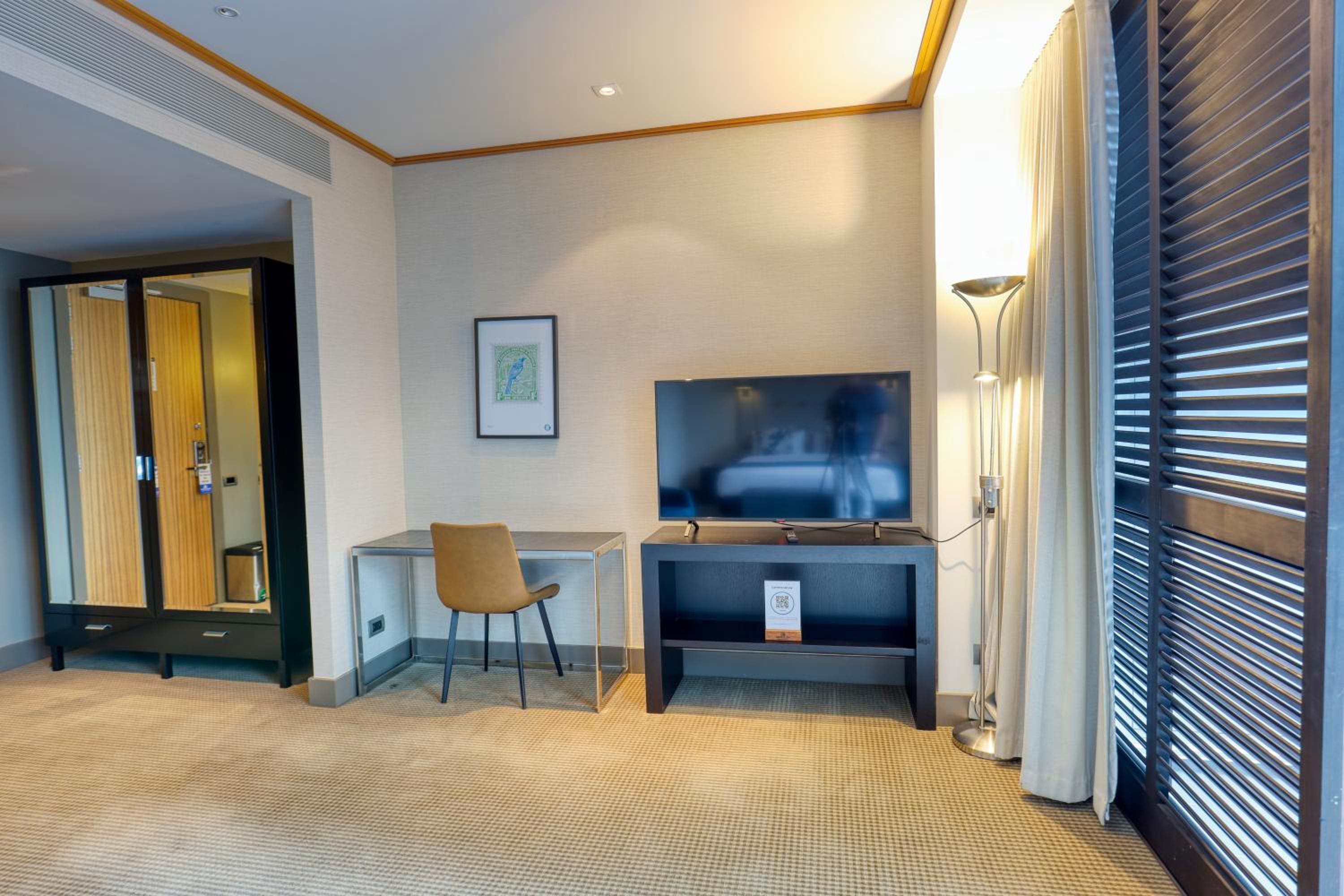 Deluxe King Room with Balcony