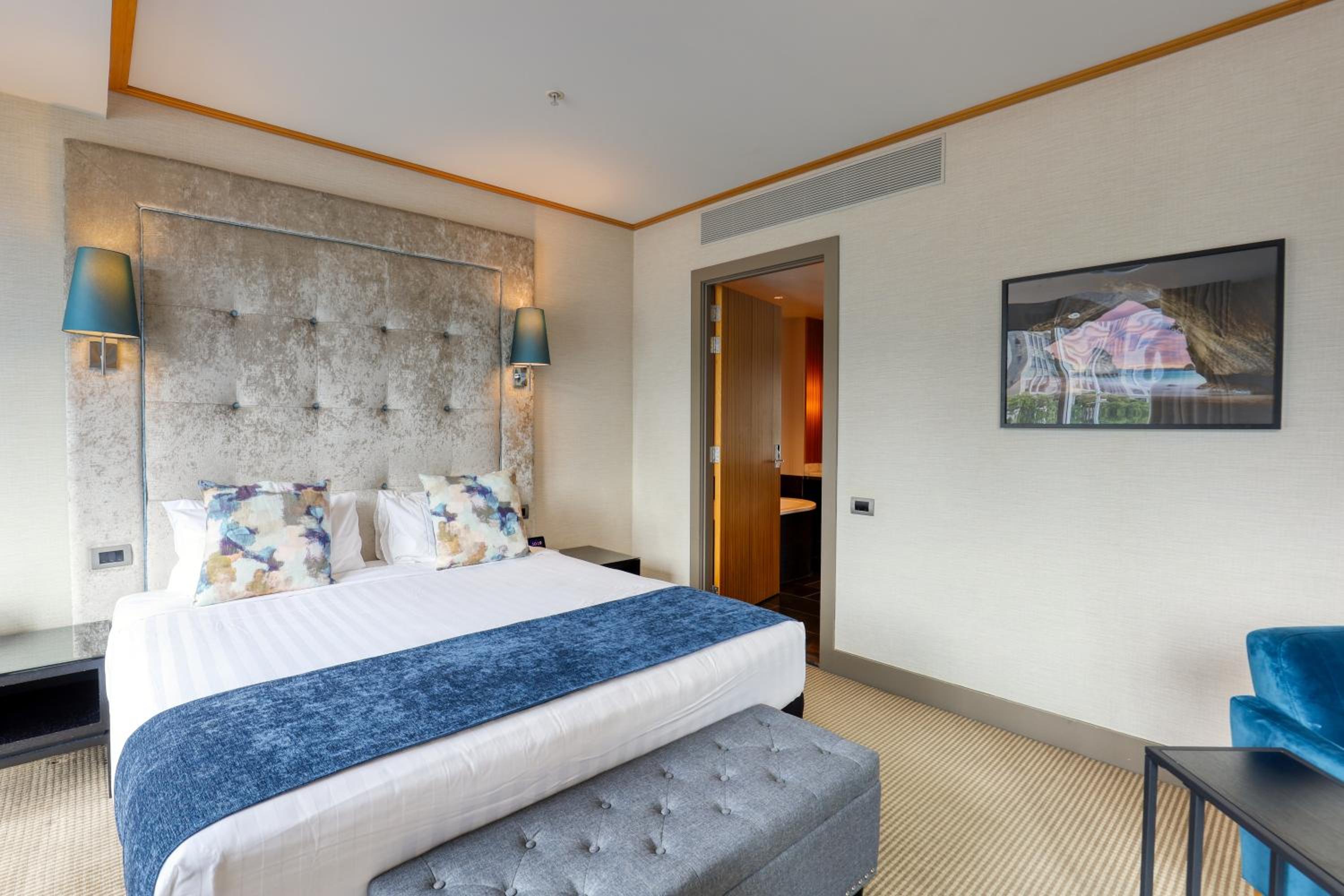 Deluxe King Room with Marina View