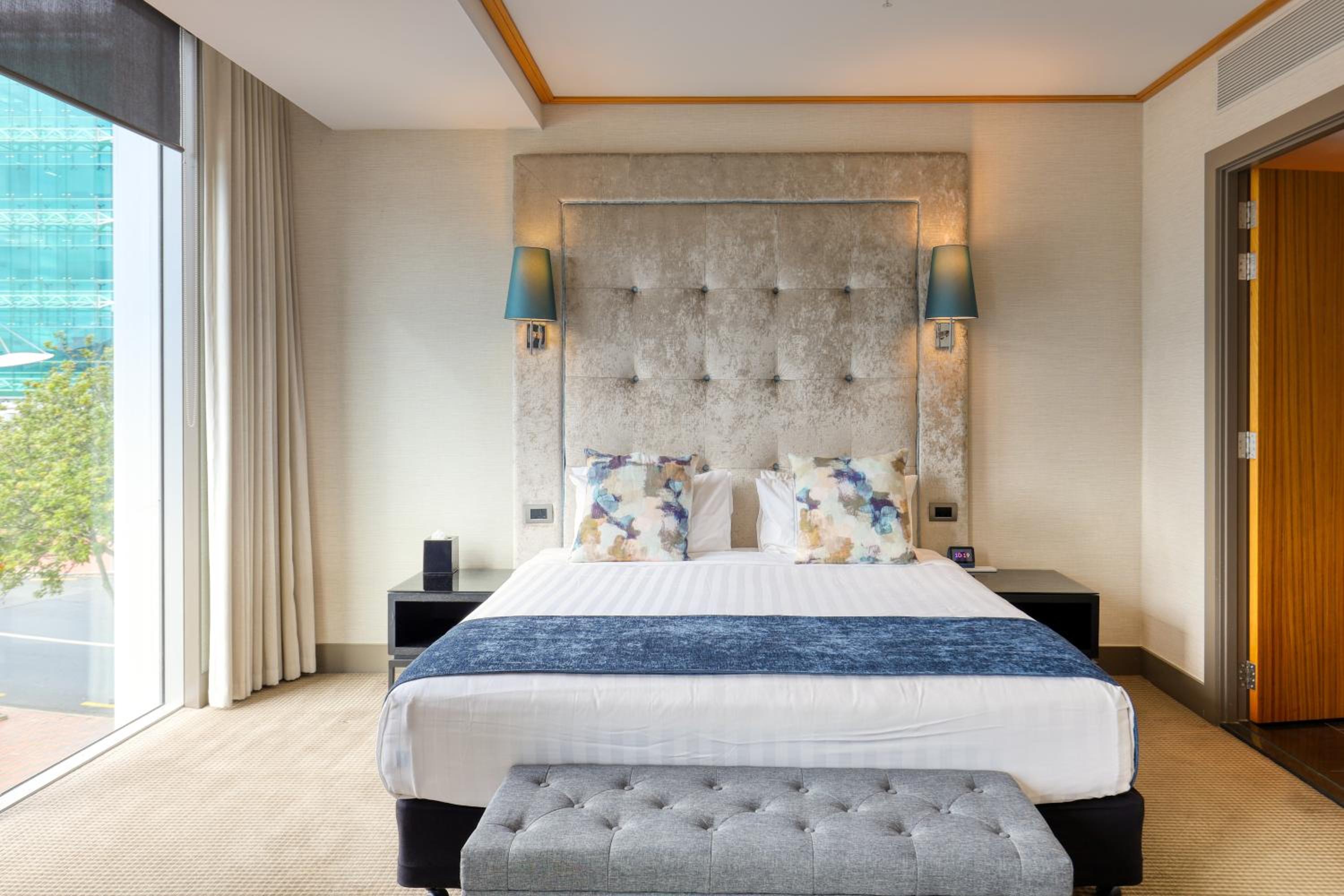 Deluxe King Room with Marina View