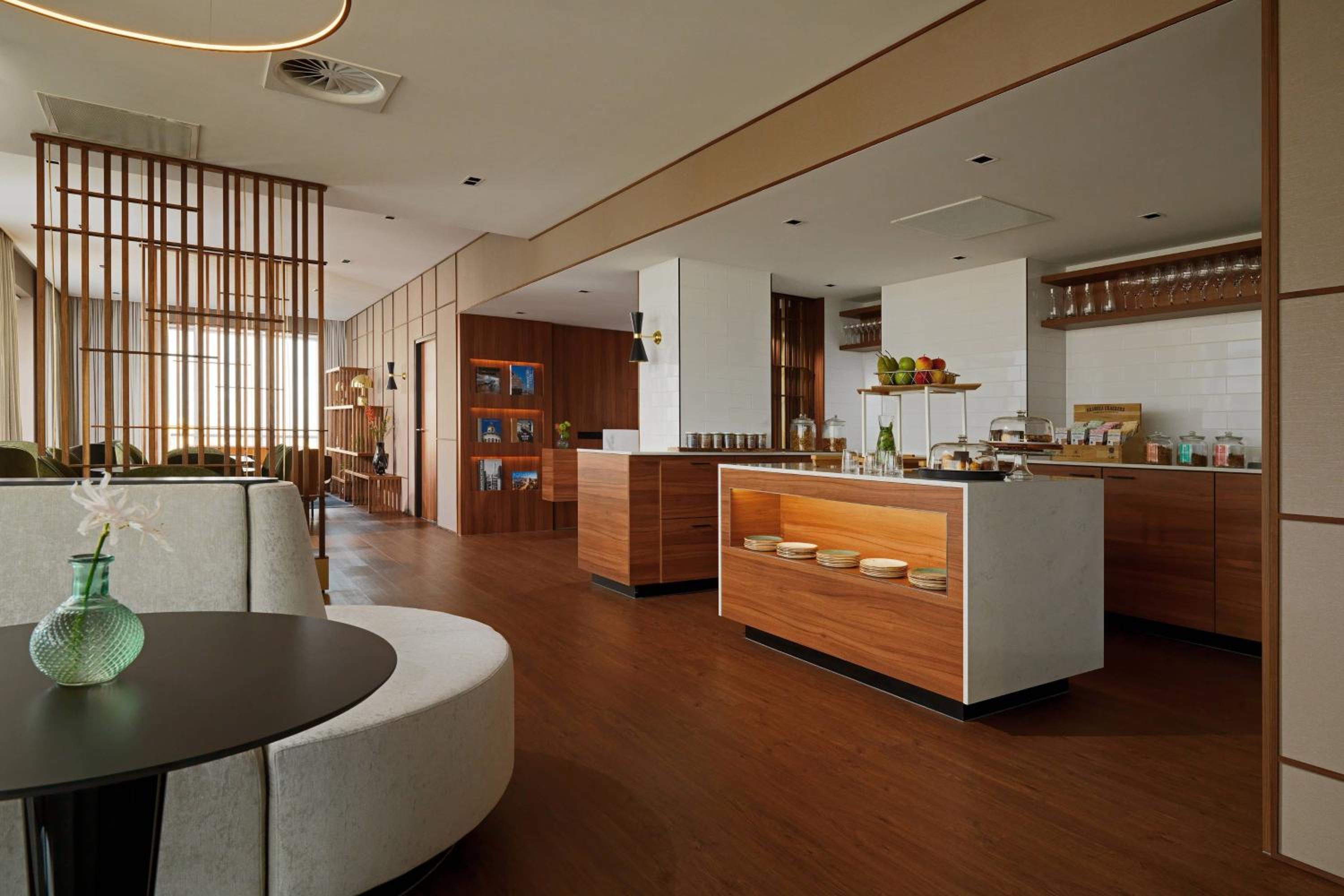 Executive King Room with M Club Lounge Access