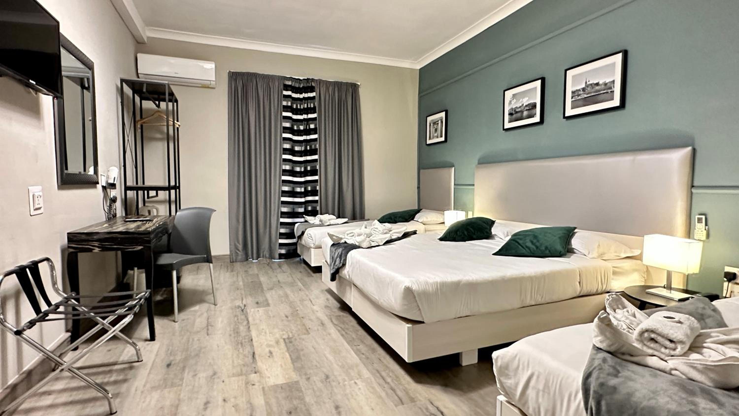 Standard Quadruple Room