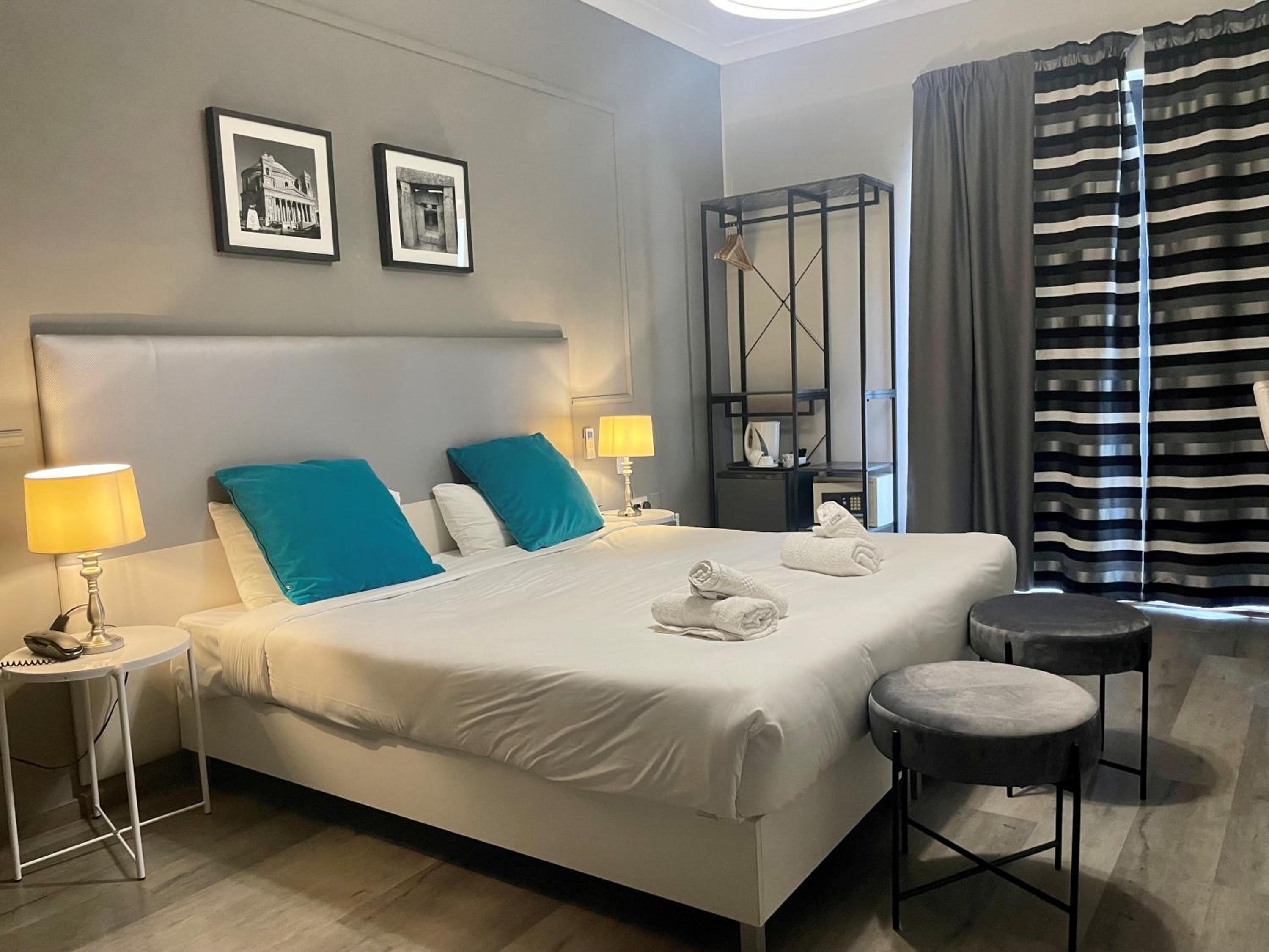 Double or Twin Room with Balcony and Sea View