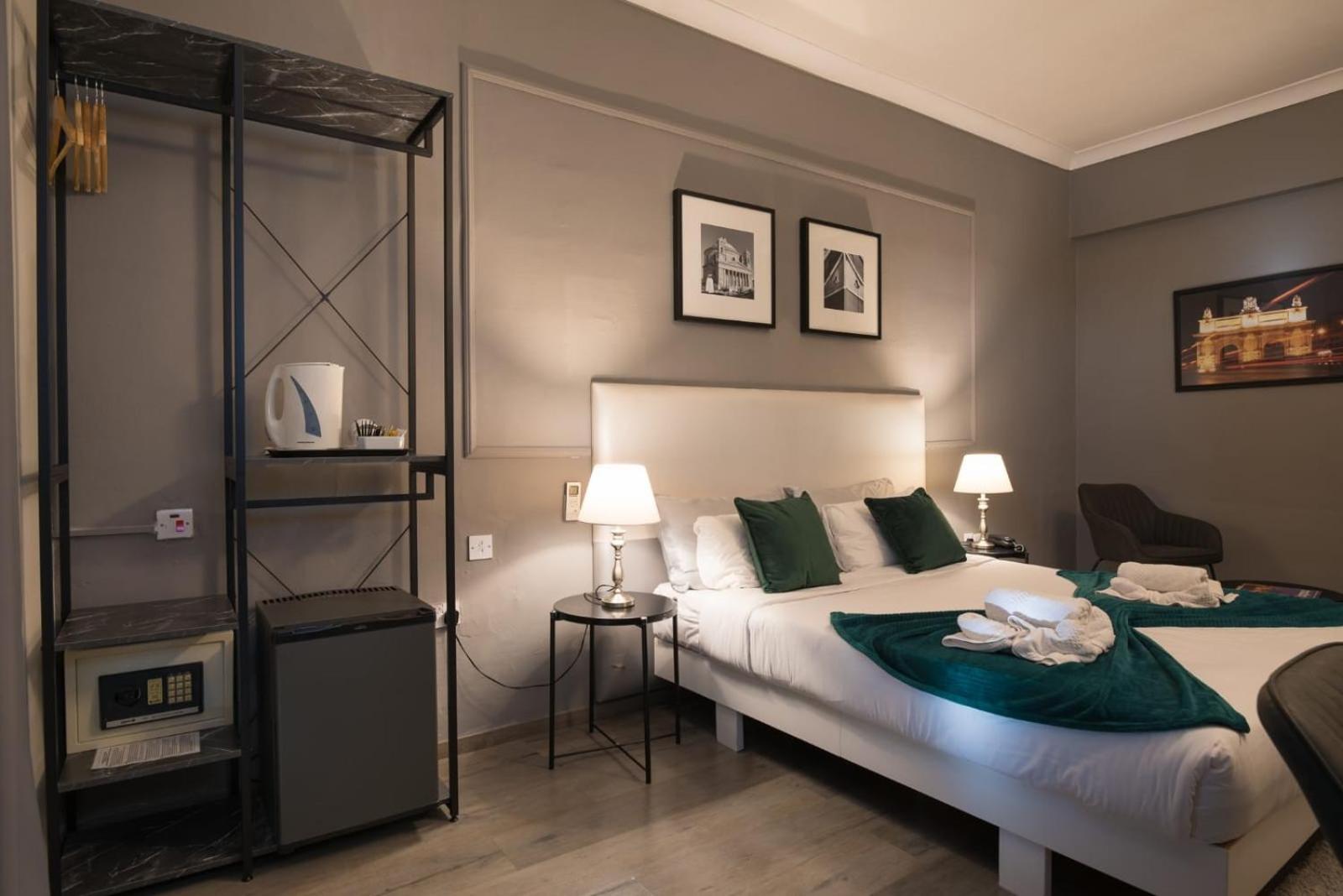 Double or Twin Room with Balcony and Sea View
