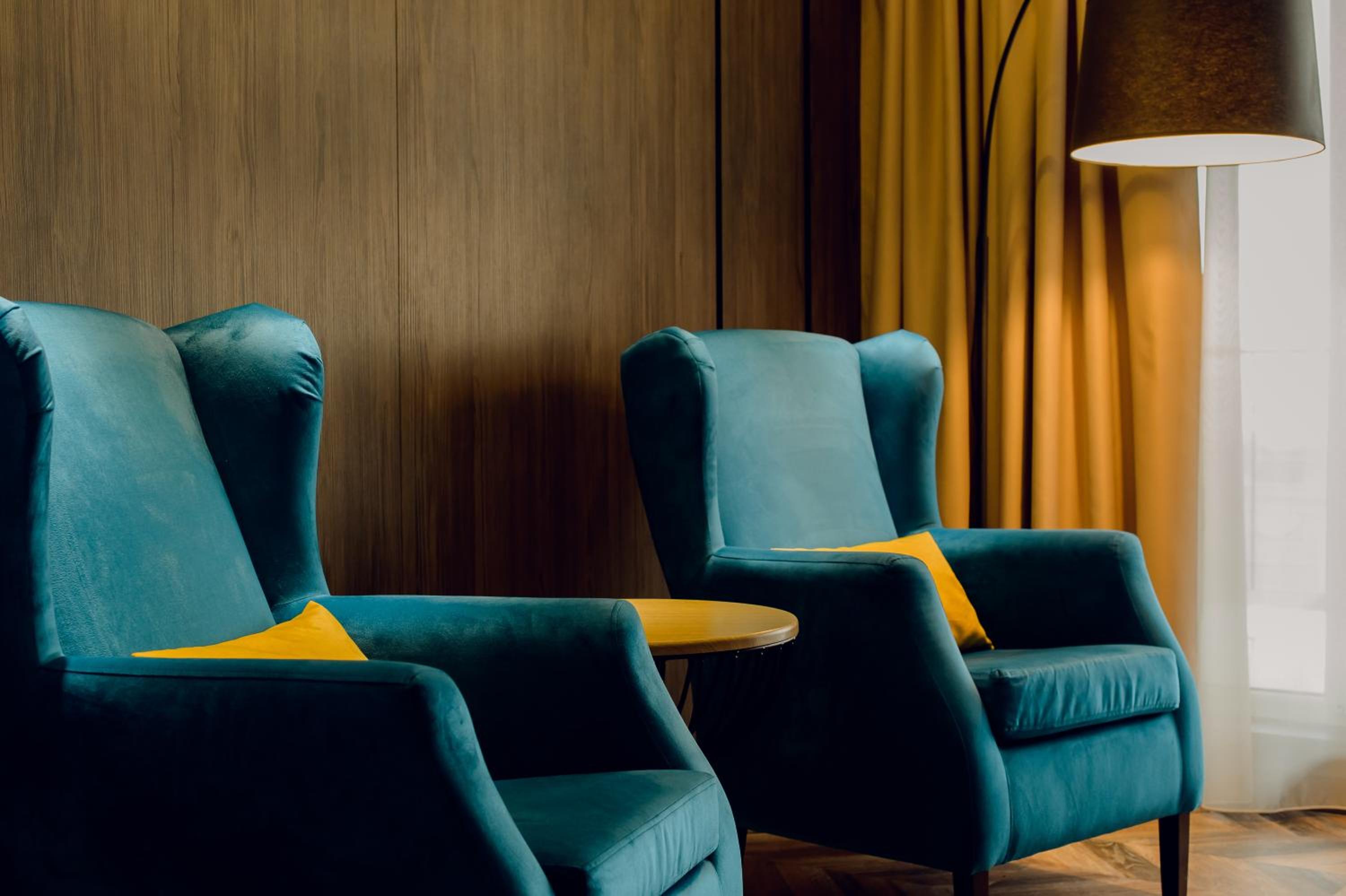 Deluxe One-Bedroom Apartment with Terrace