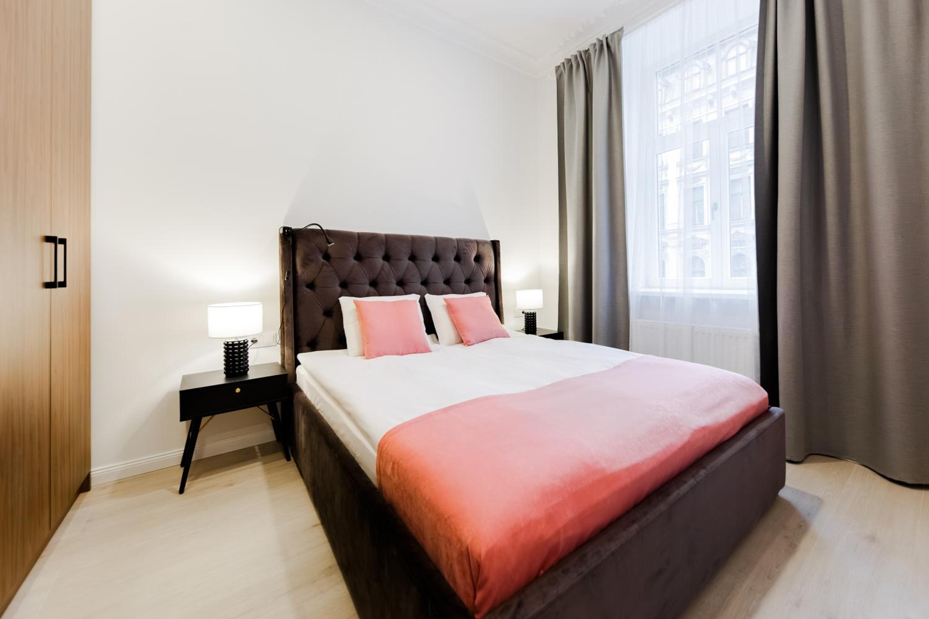 Superior One-Bedroom Apartment