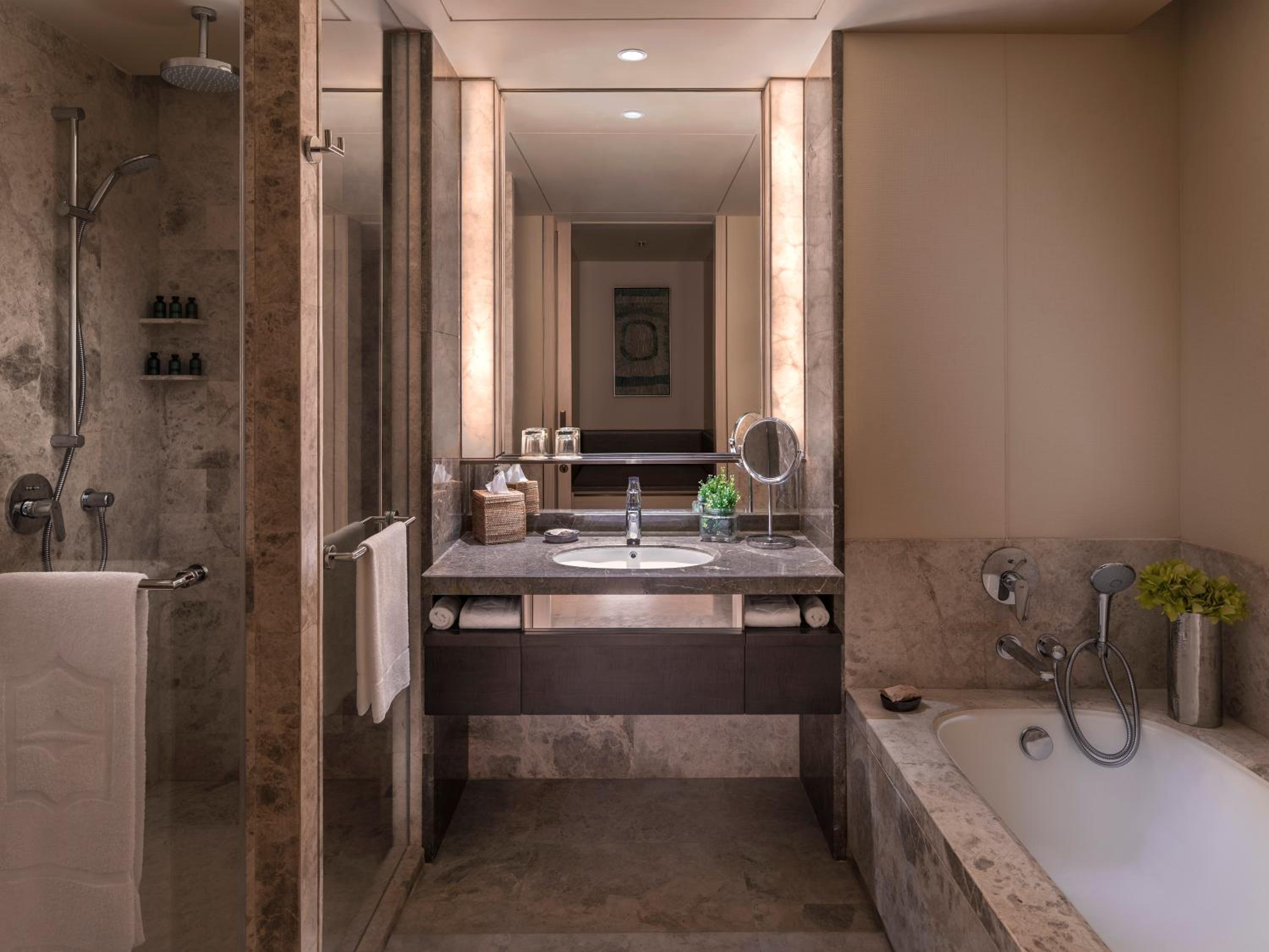 Deluxe Lake View King