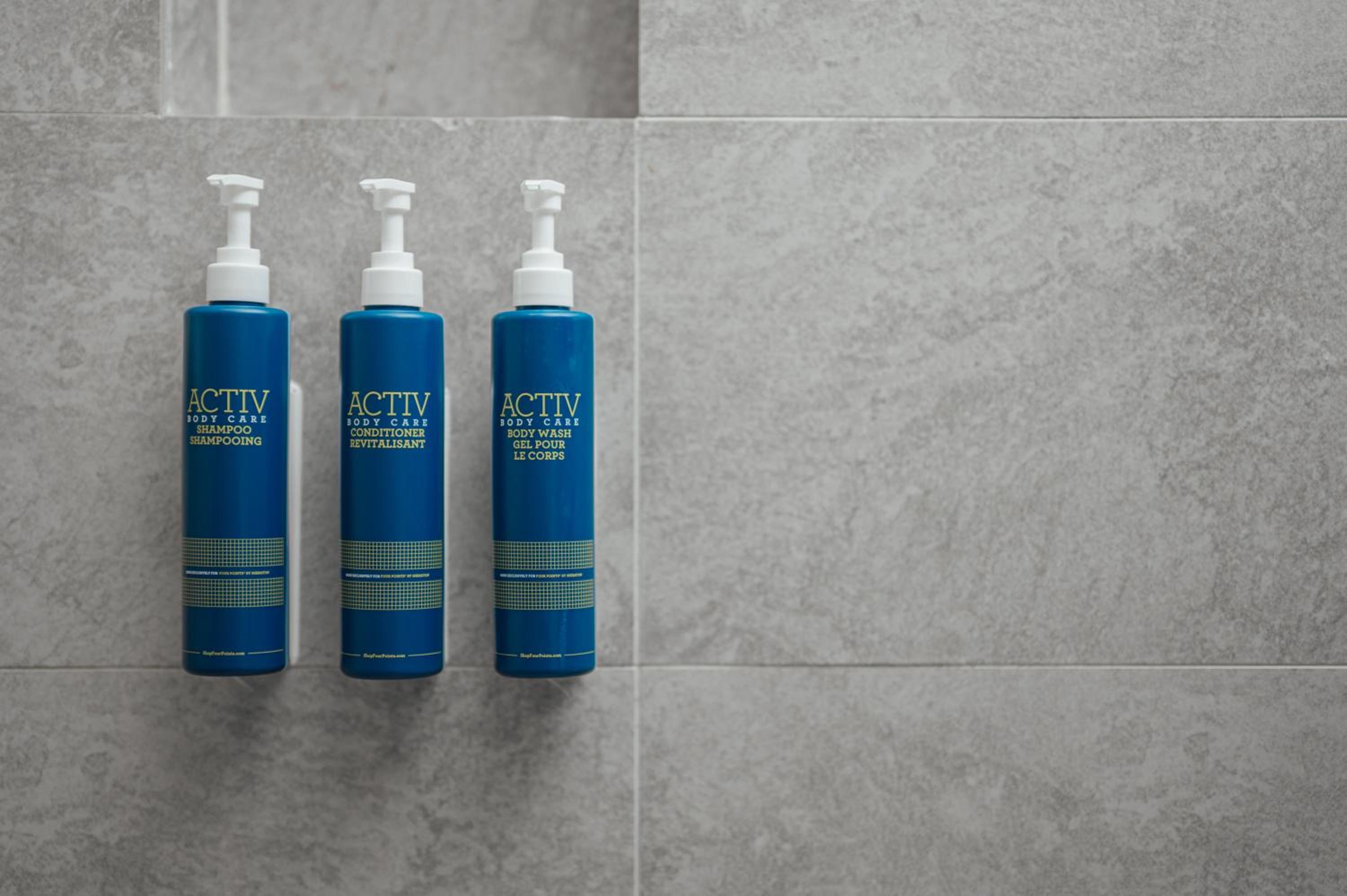 Deluxe Corner King Room with City View