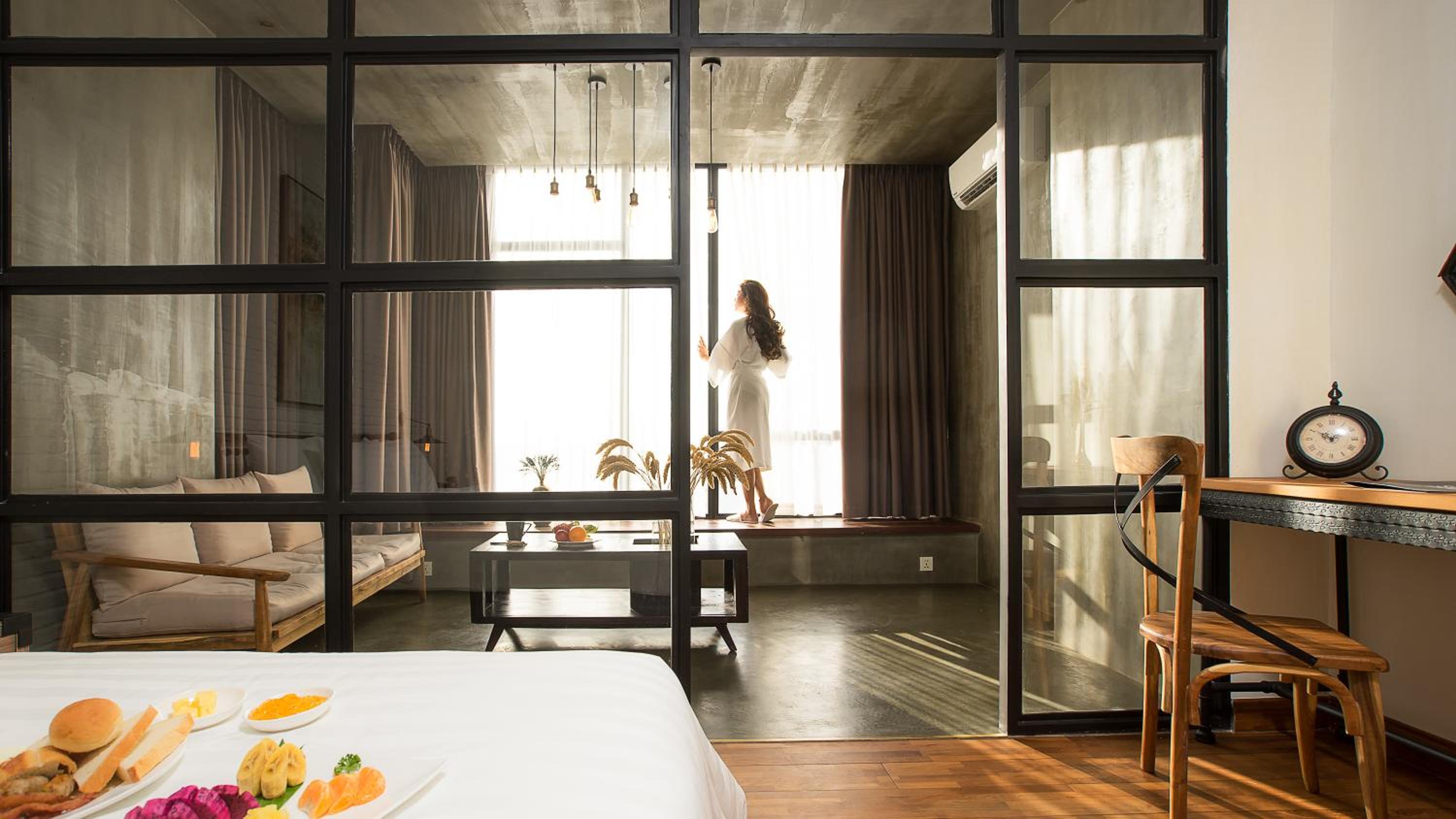 Sunset Suite King Bed 