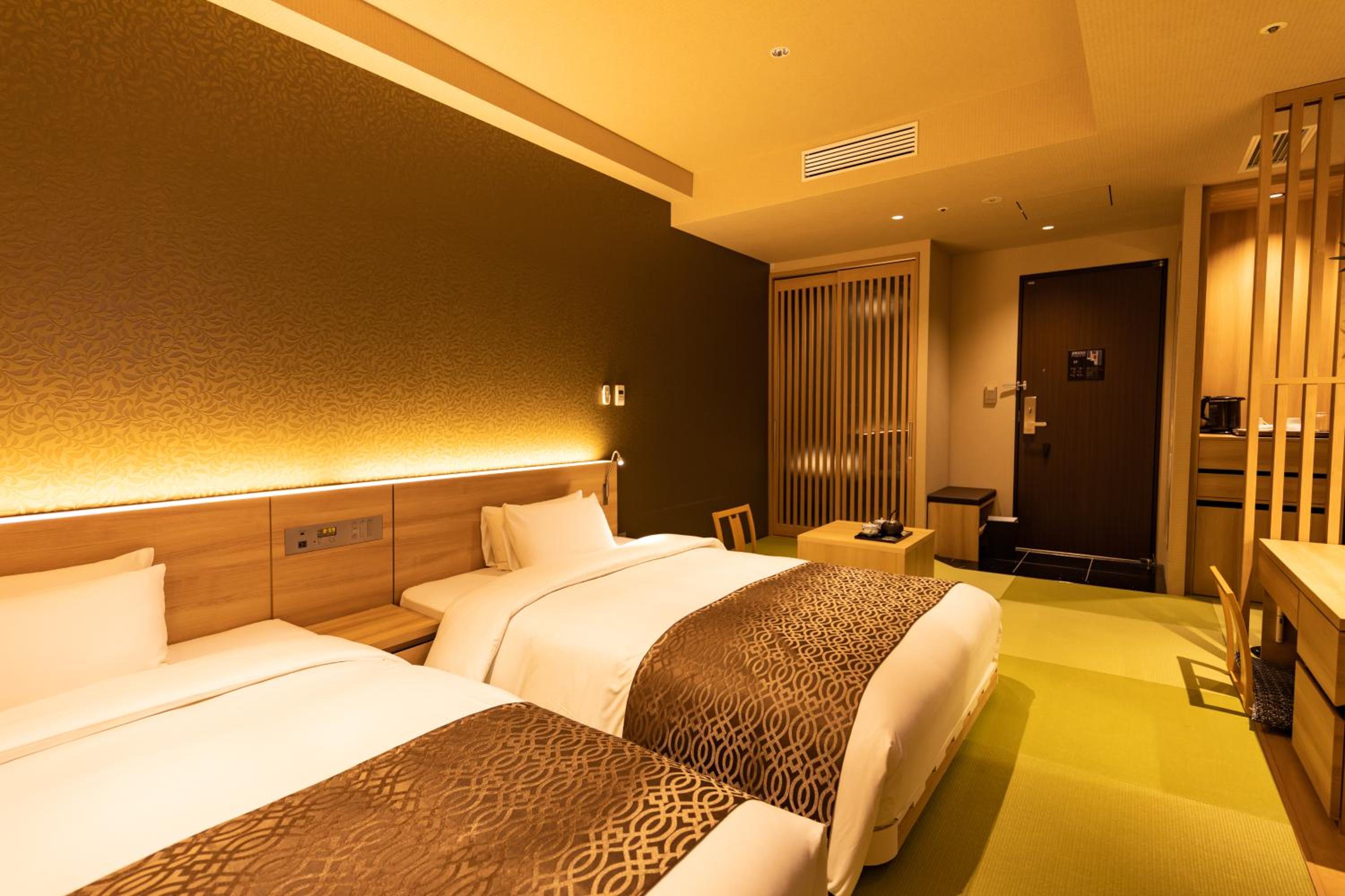 Japanese-Style Superior Twin Room (with 1 Futon from 3 Adults)