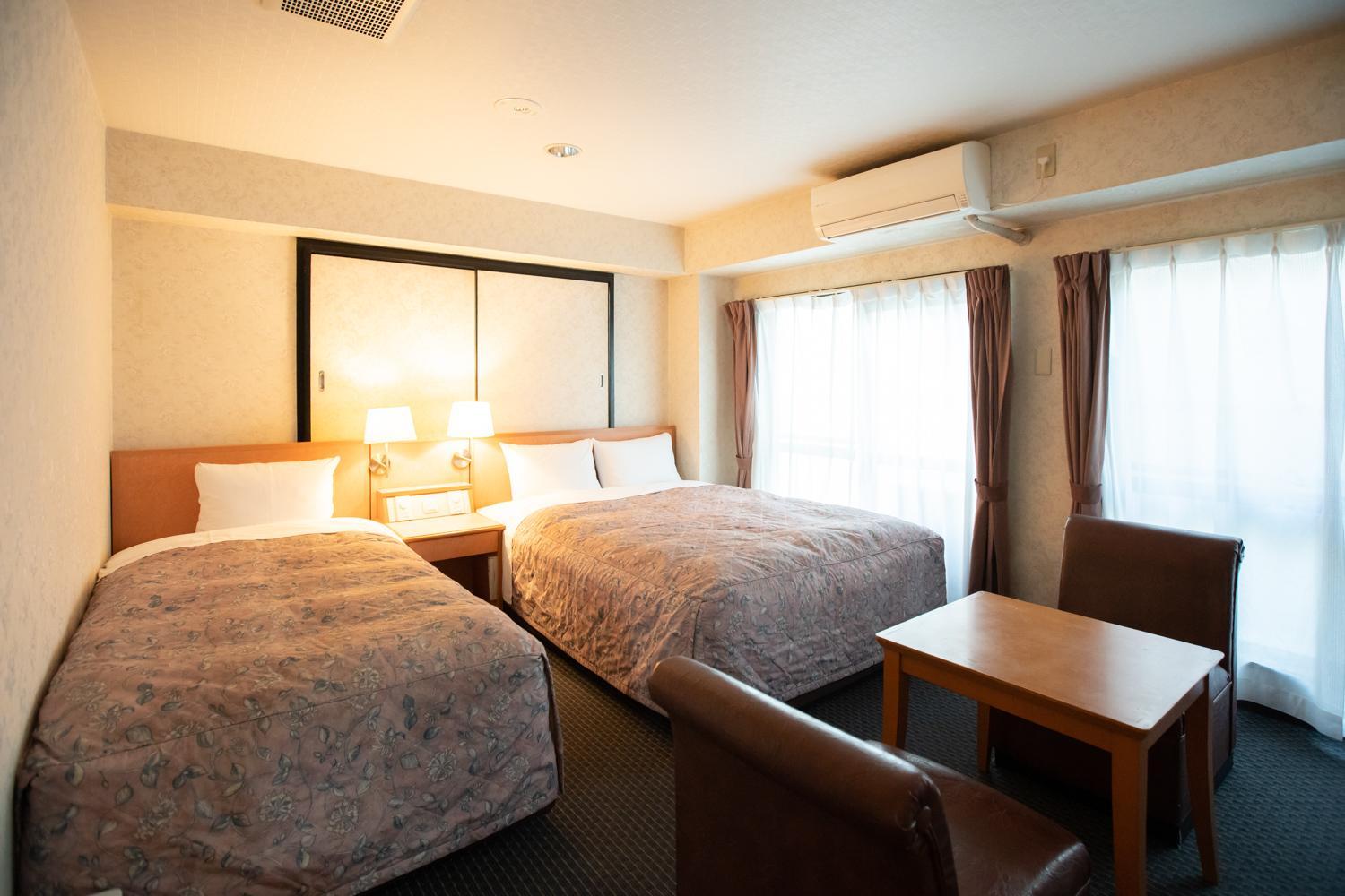 Deluxe Twin Room with Sofa Bed - Smoking