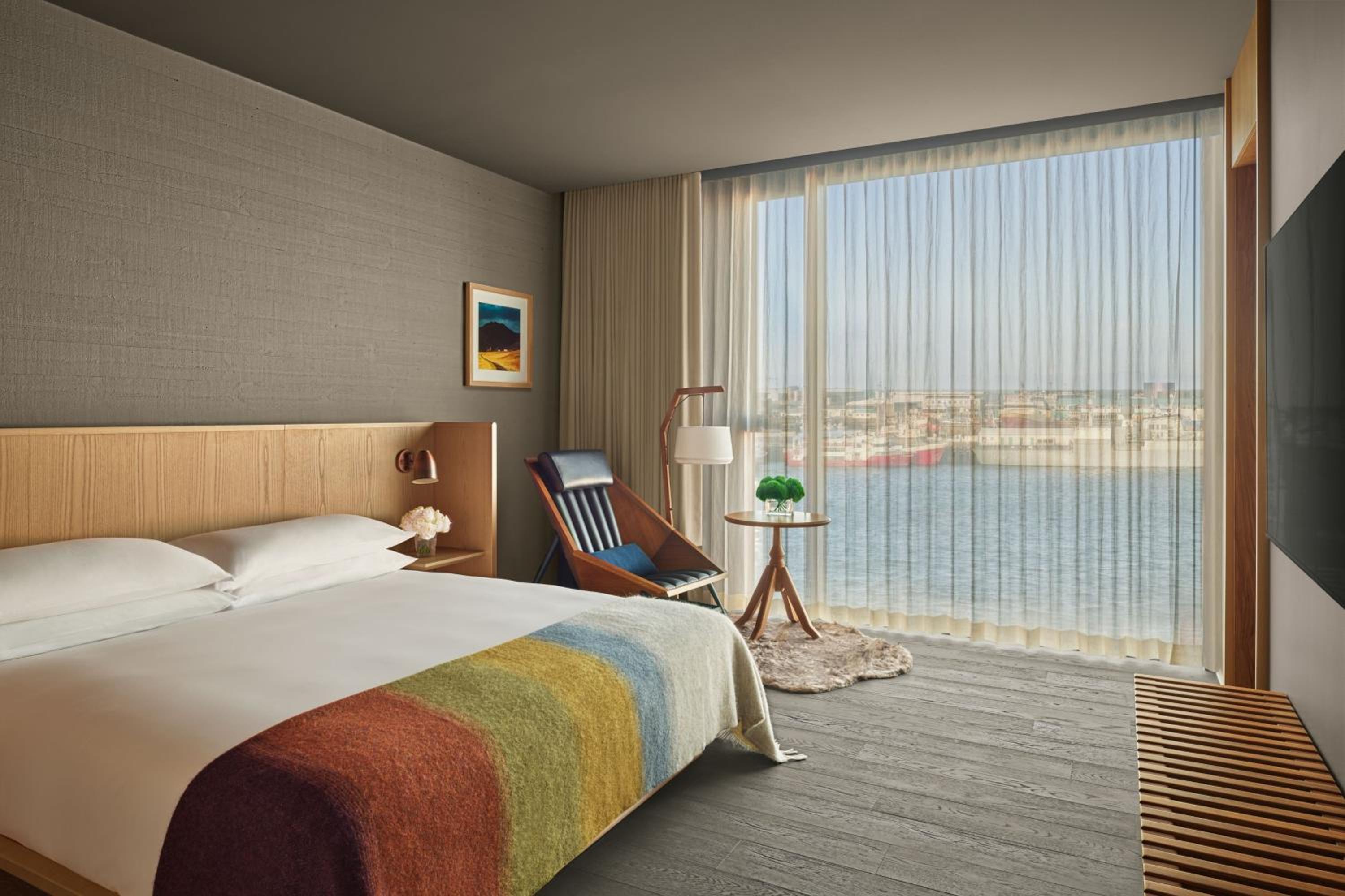 One-Bedroom King Suite with Harbor View
