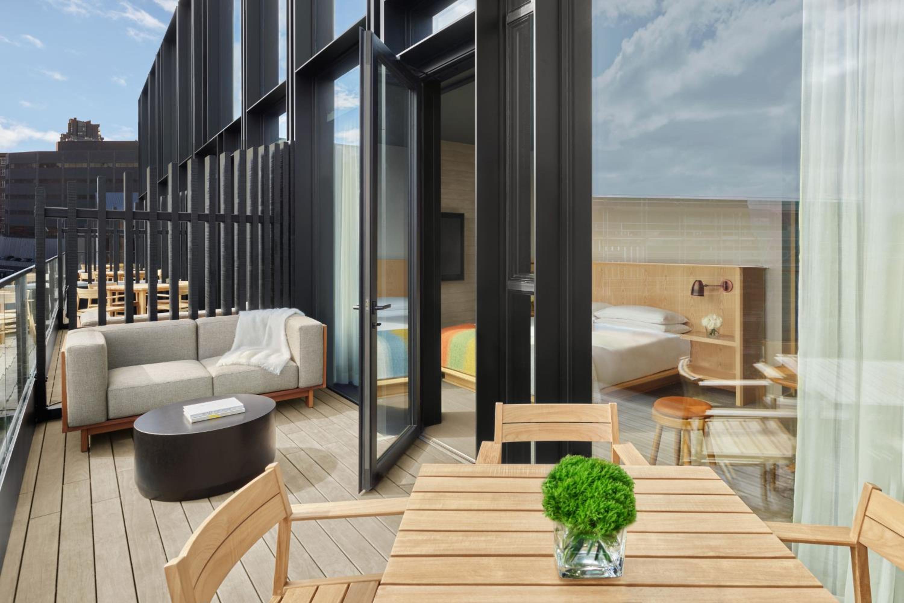 King Room with Terrace and City View - High Floor