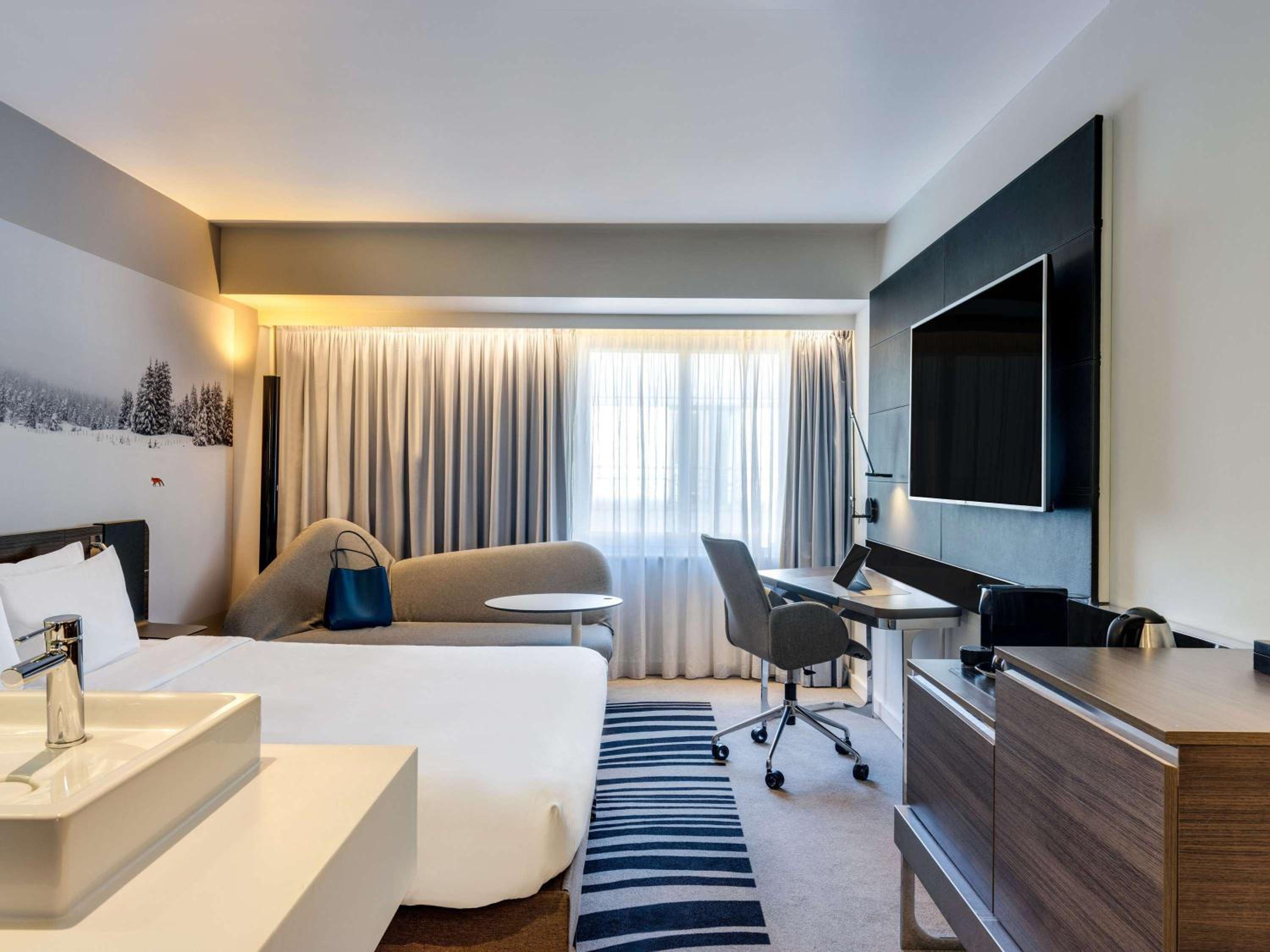 Executive Room with Queen Bed