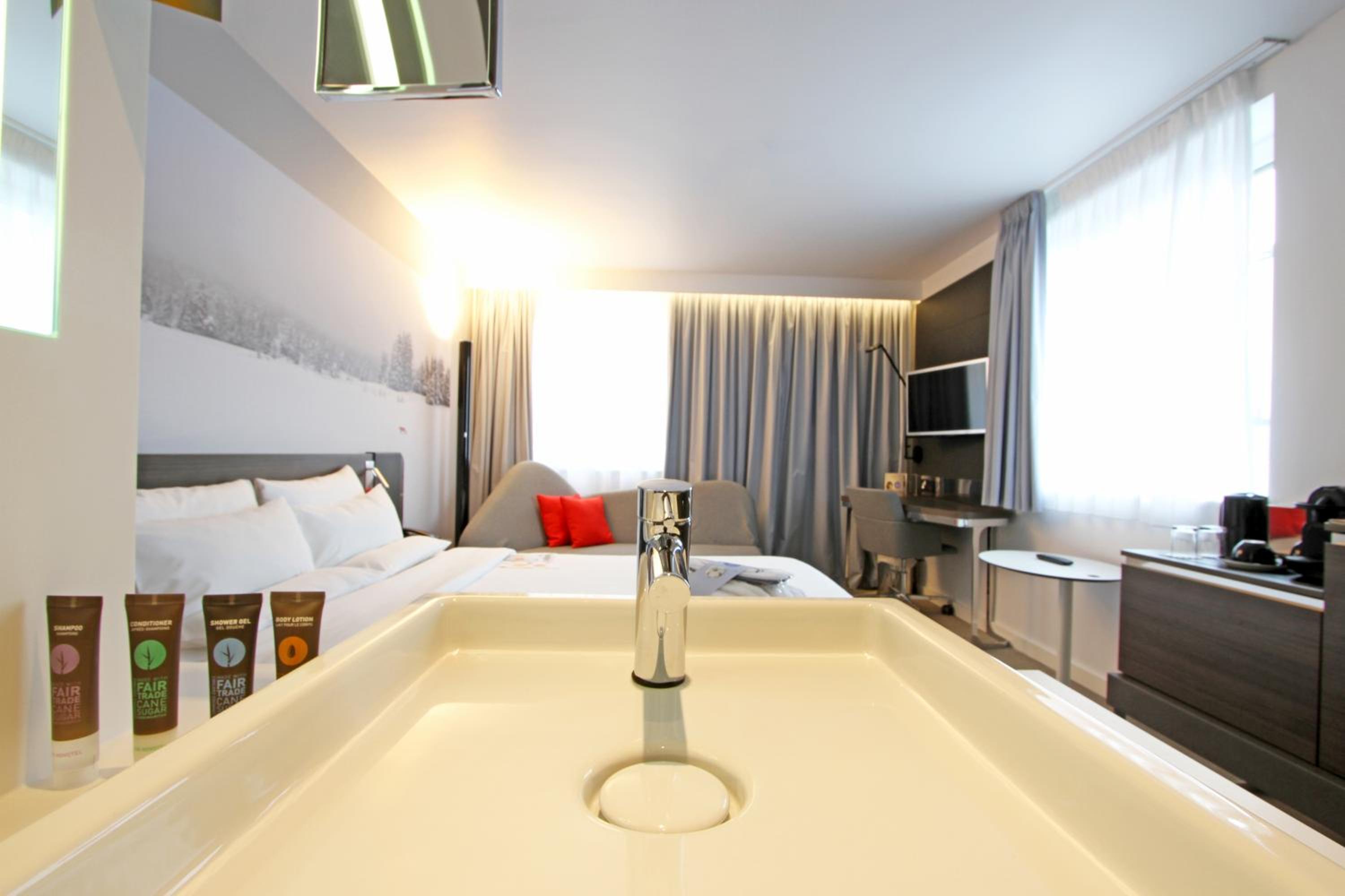 Executive Room with Queen Bed