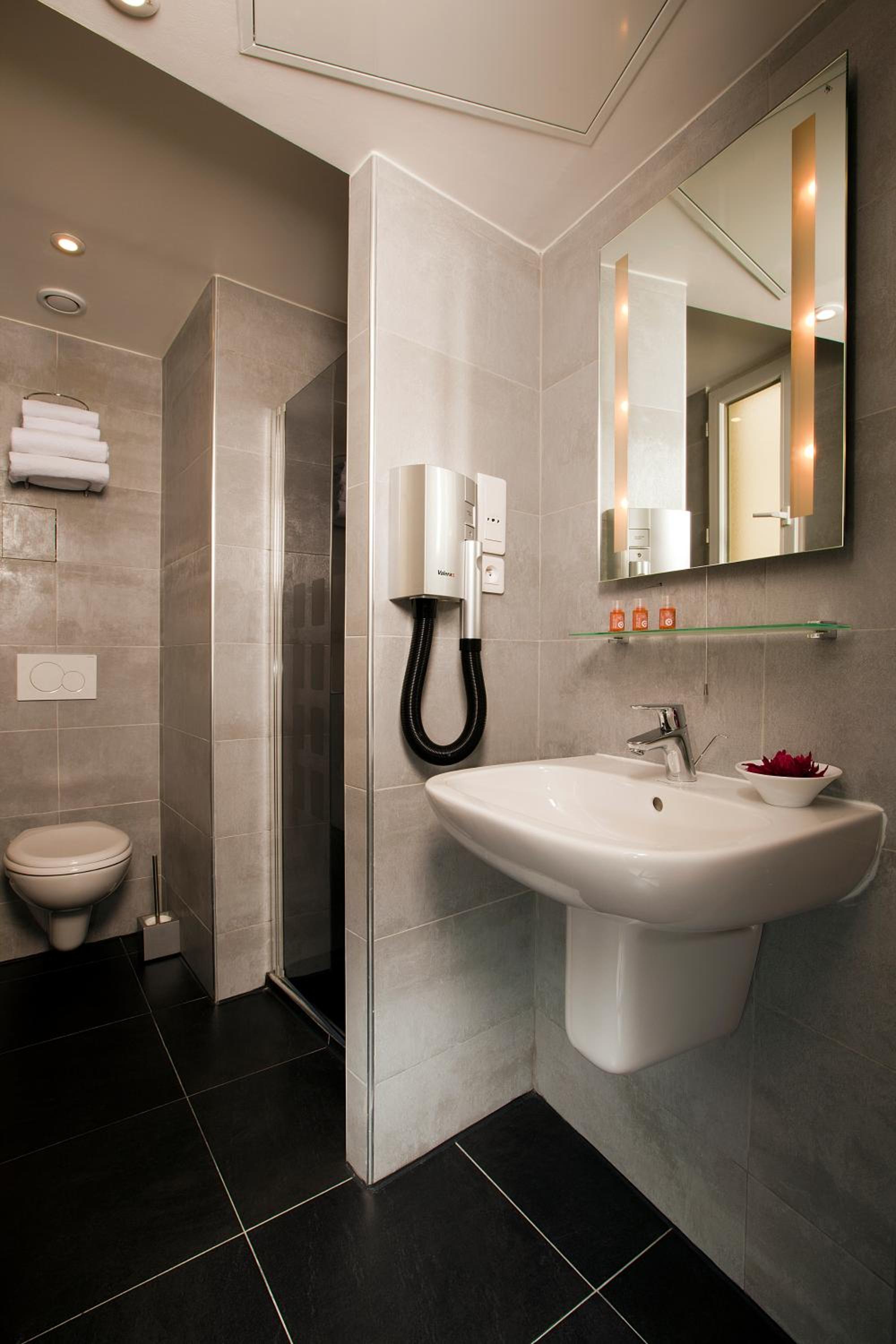 2 Connecting Superior Rooms