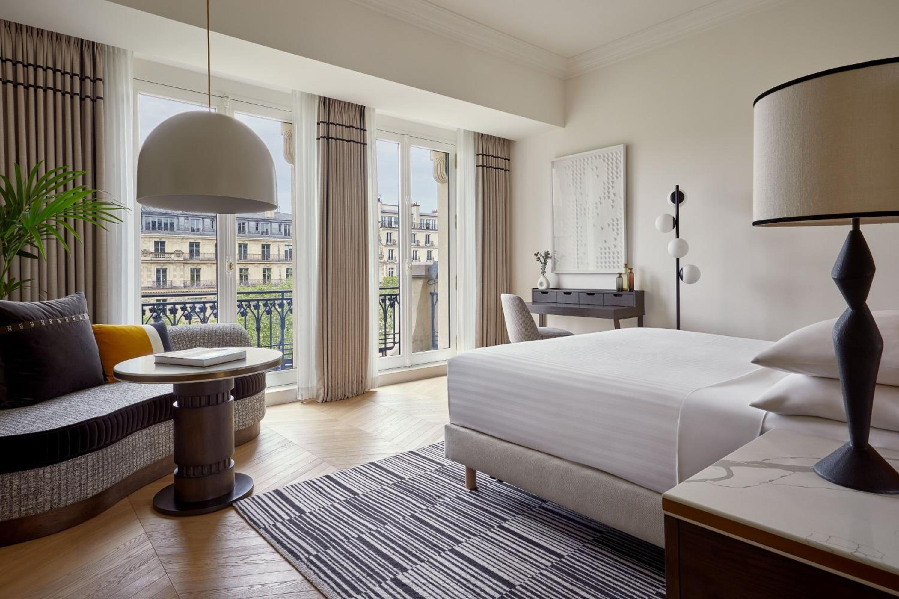 King Room with Champs Elysées View