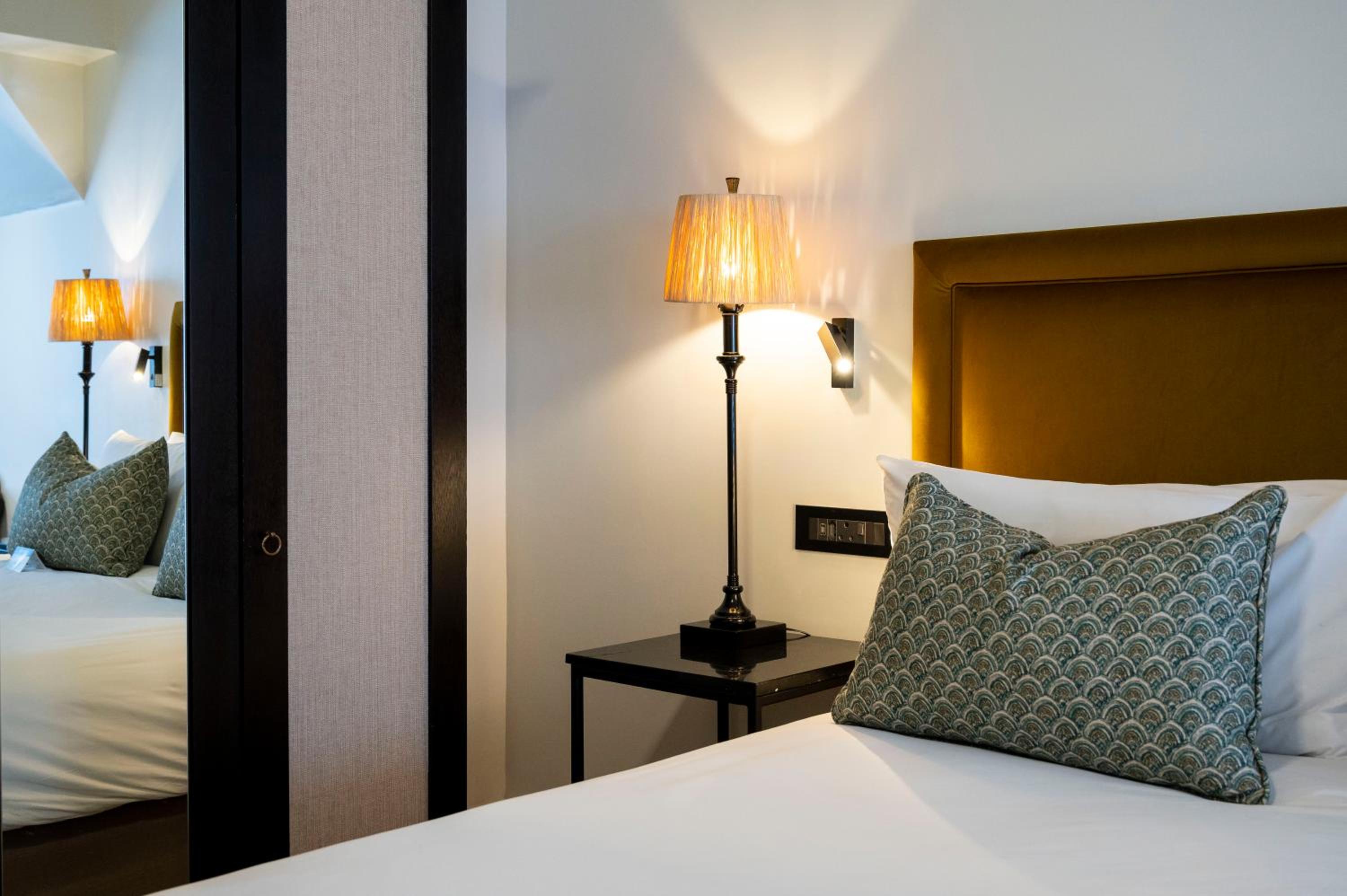Deluxe King Suite