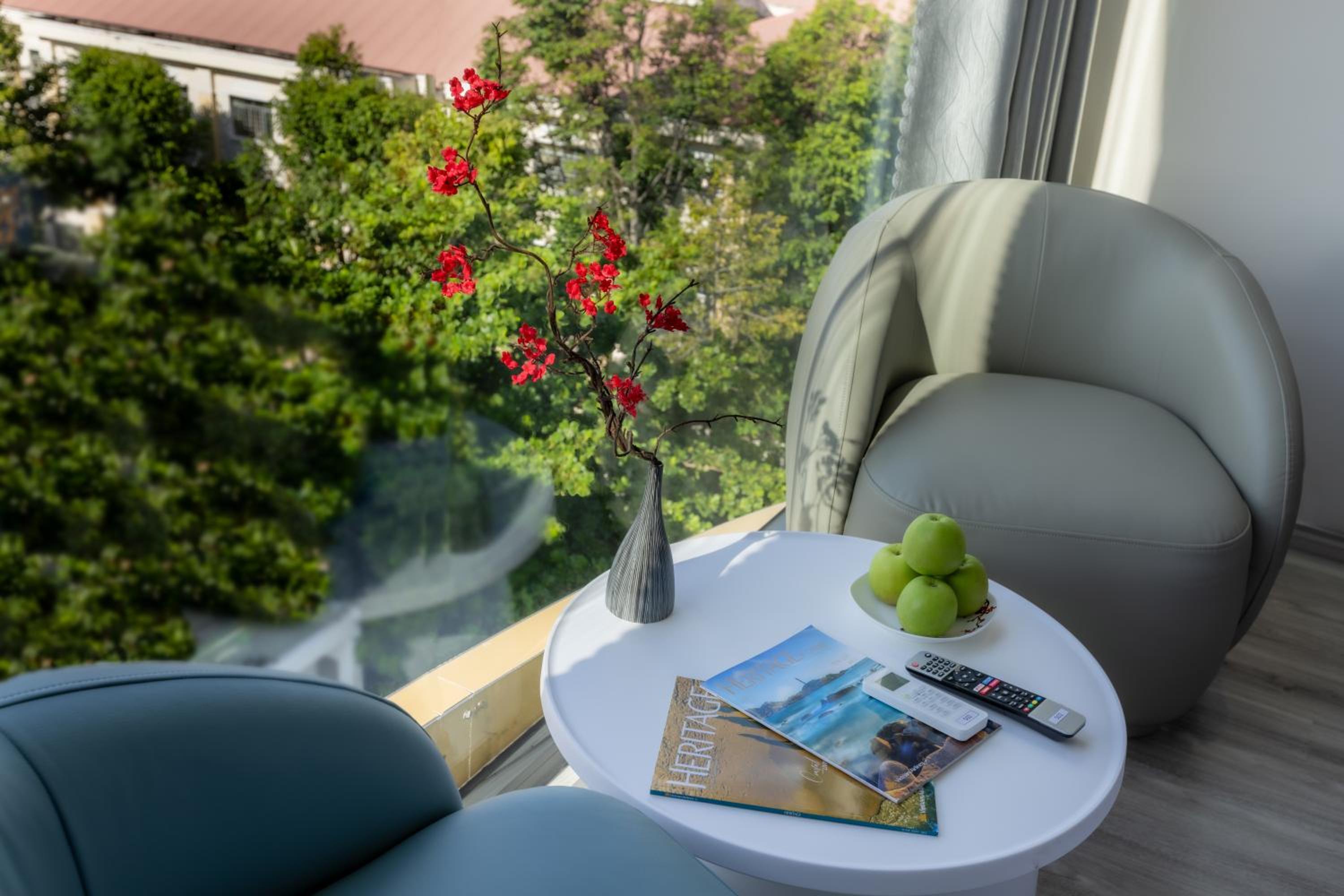 Grand Deluxe King Room With Netflix Premium
