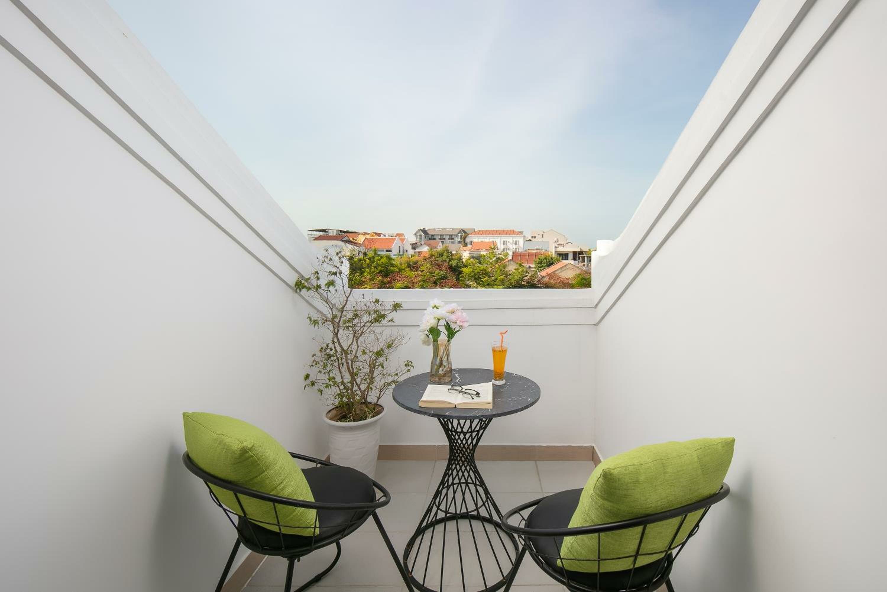 Superior Twin Room with City View