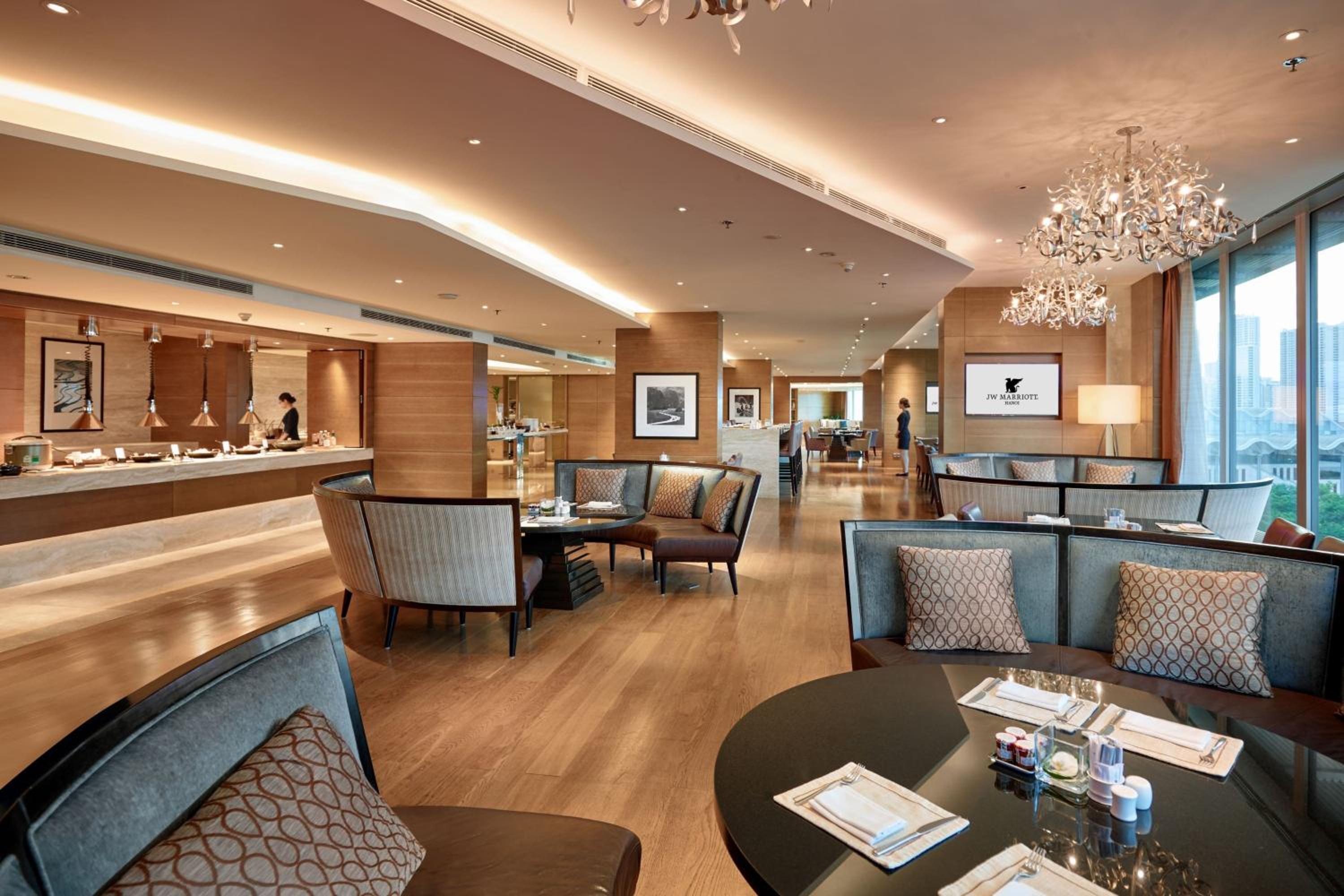 Chairman Suite, Executive lounge access, 1 King