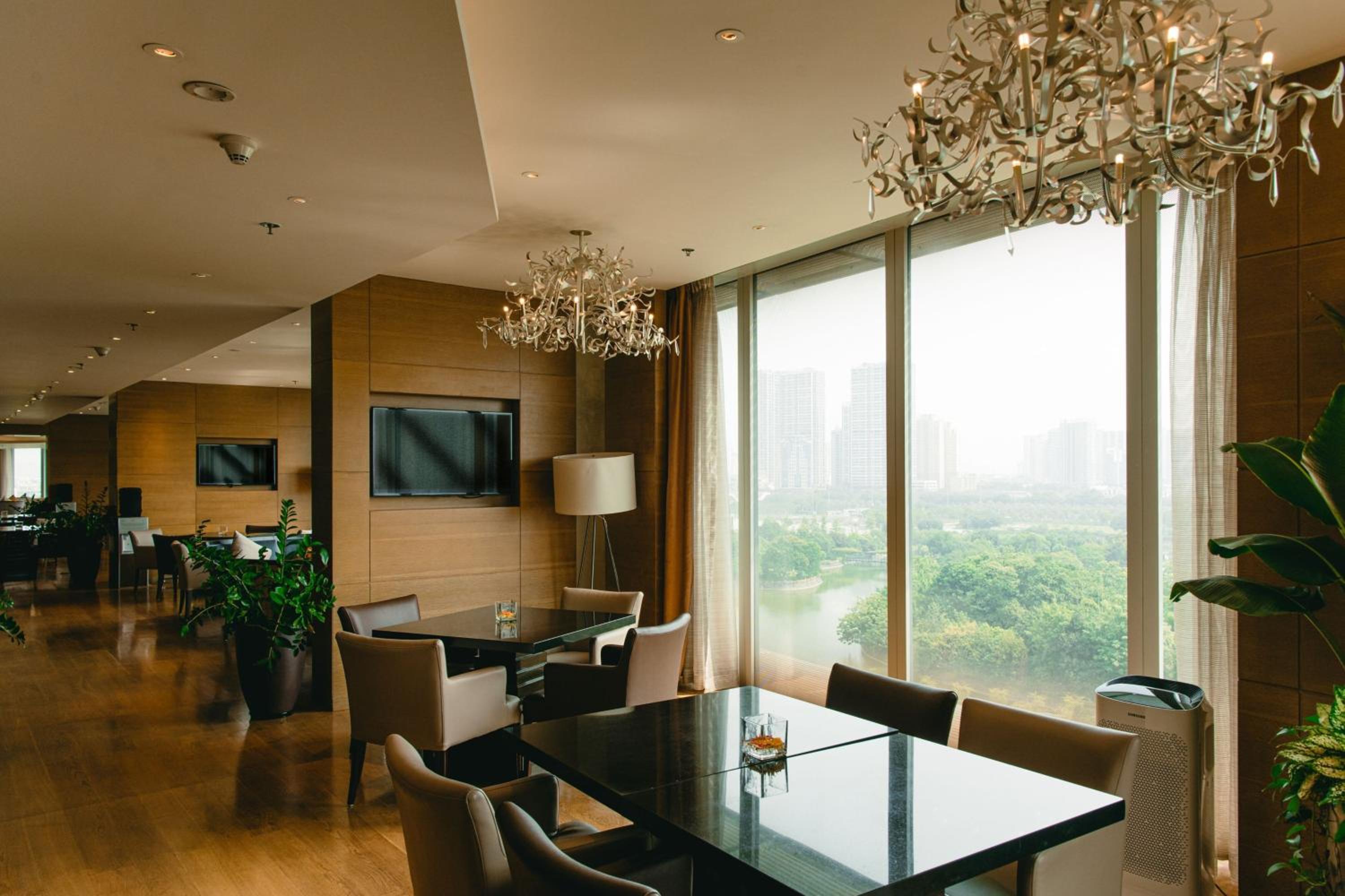 Chairman Suite, Executive lounge access, 1 King