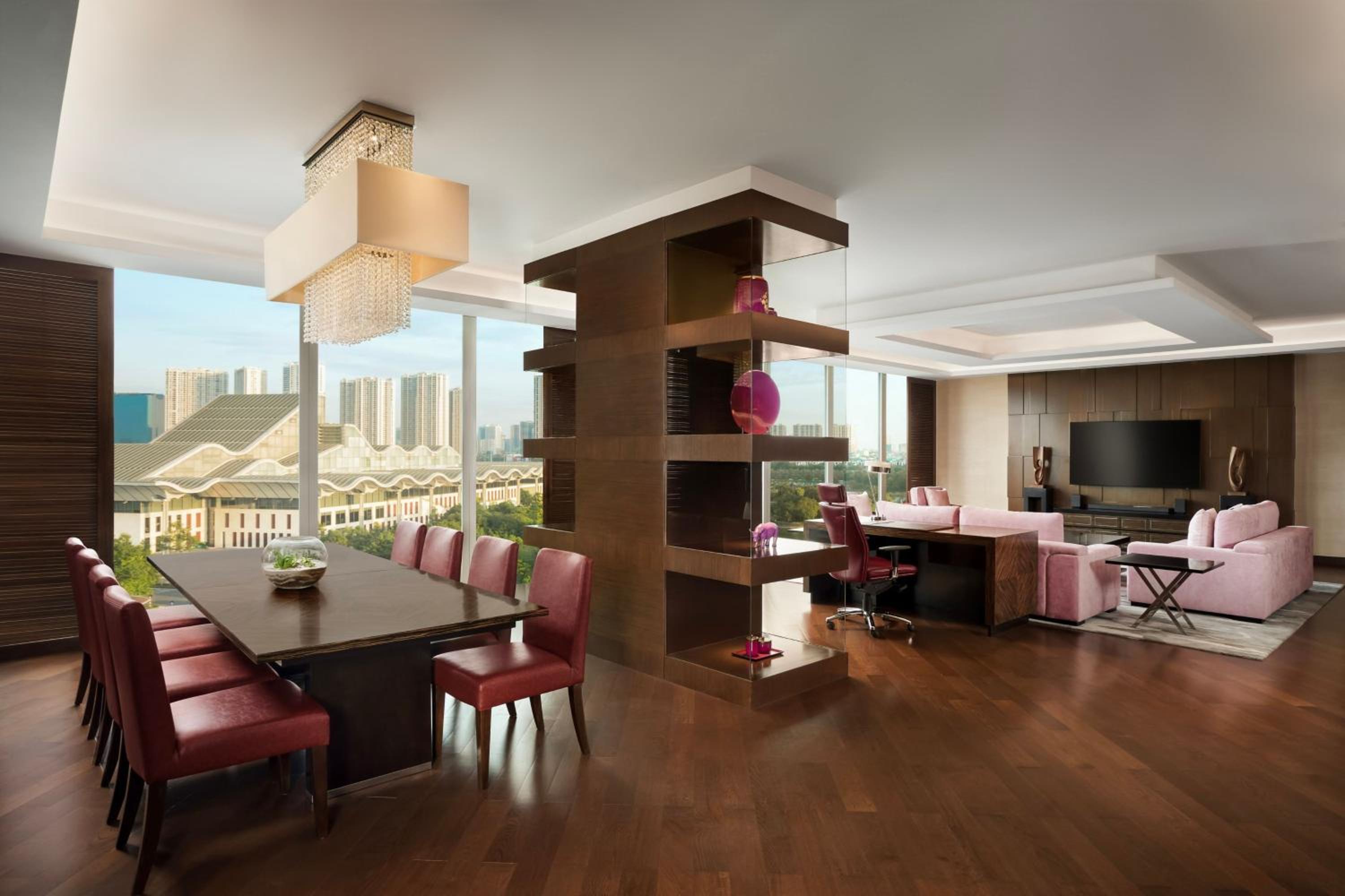 Chairman Suite, Executive lounge access, 1 King