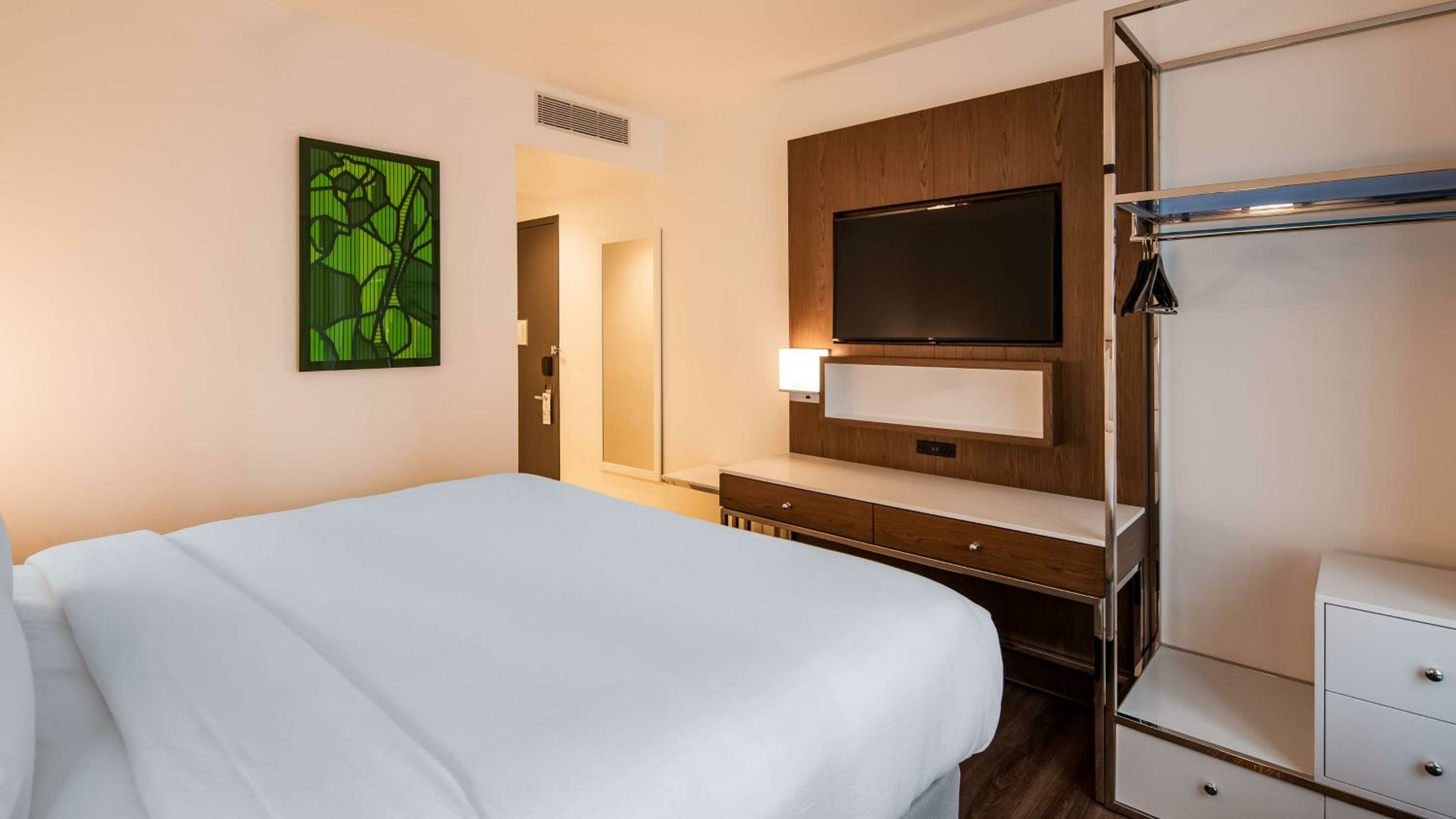 Queen Room - Non-Smoking