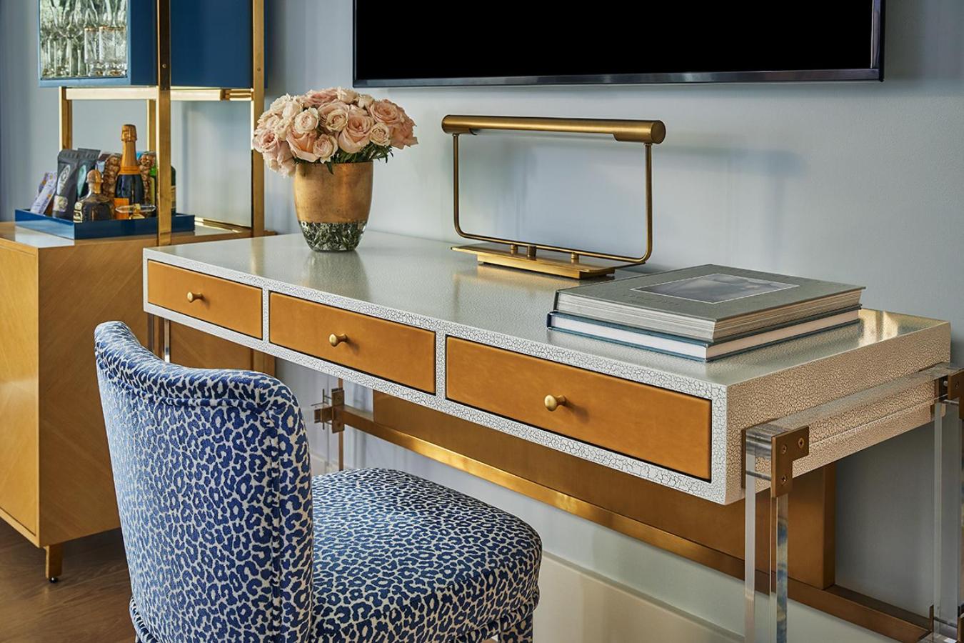 Deluxe Skyline One Bedroom Suite