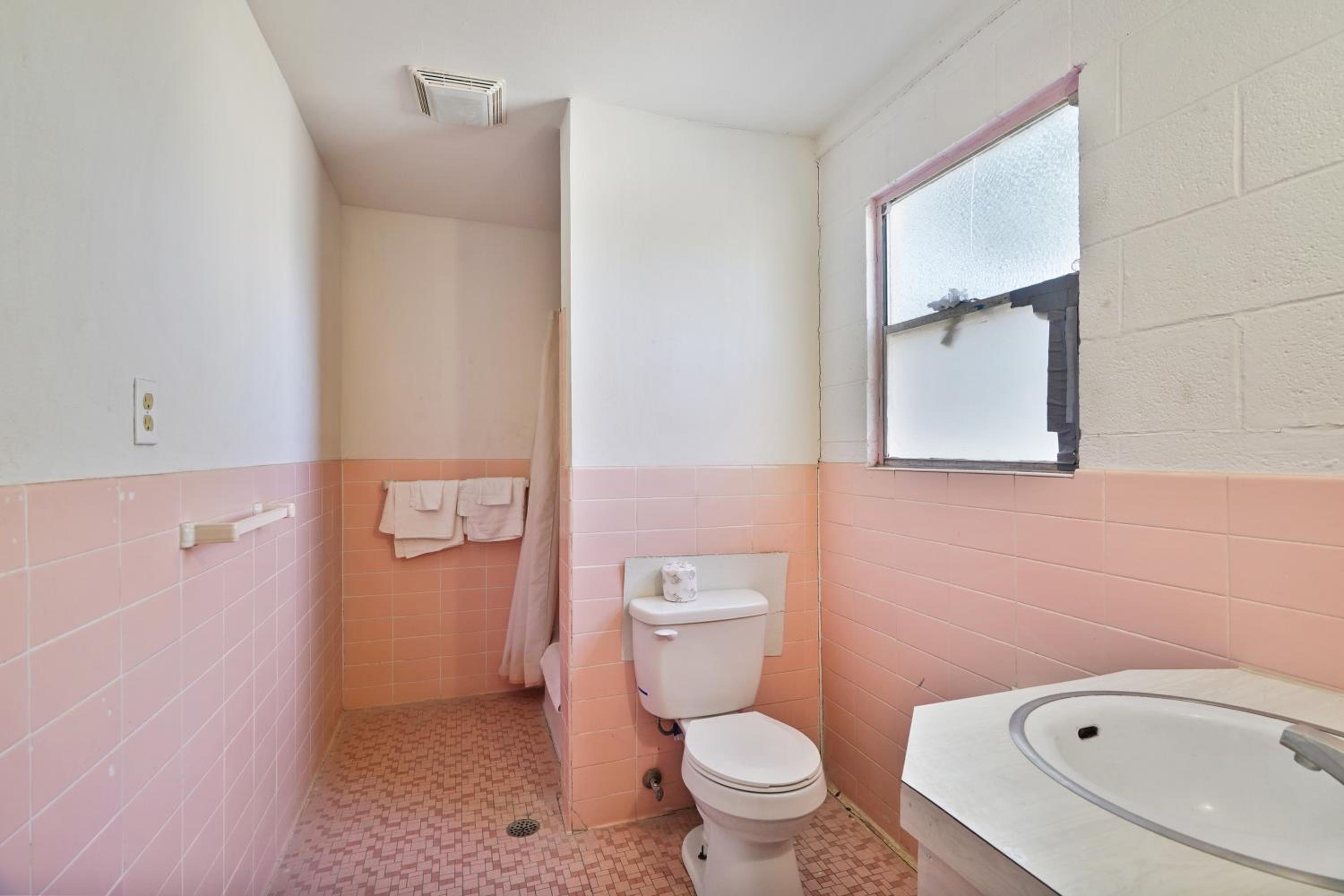 2 Full Beds with Kitchenette	